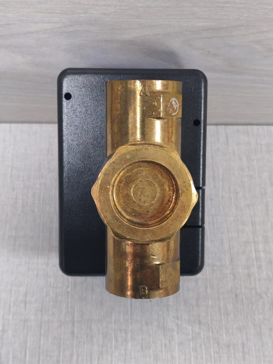 Schneider Electric VM2323T33A00T/AT33A00T Schneider Electric VM2323T33A00T/AT33A00T Erie 2-Way Modulating Zone Valve 6