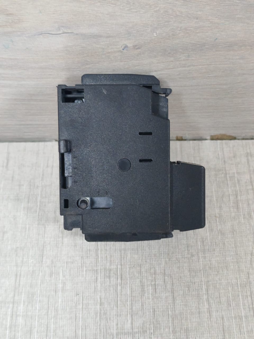 Siemens 3VT93001SE00 SIEMENS 3VT9300-1SE00 CIRCUIT BREAKER ACCESSORY 230/220V - WITH DIRTY BOX 8
