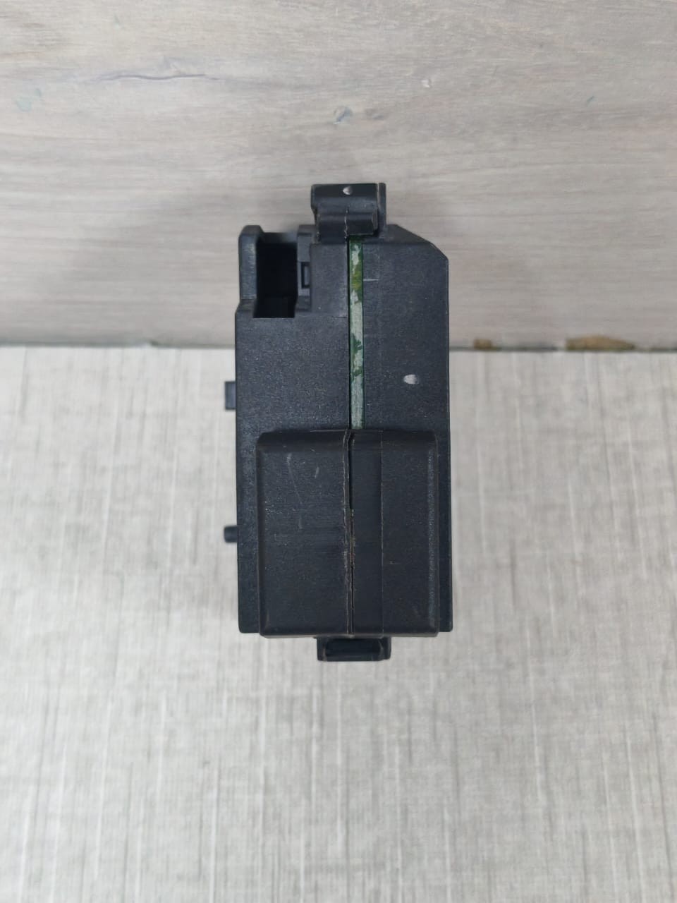 Siemens 3VT93001SE00 SIEMENS 3VT9300-1SE00 CIRCUIT BREAKER ACCESSORY 230/220V - WITH DIRTY BOX 9