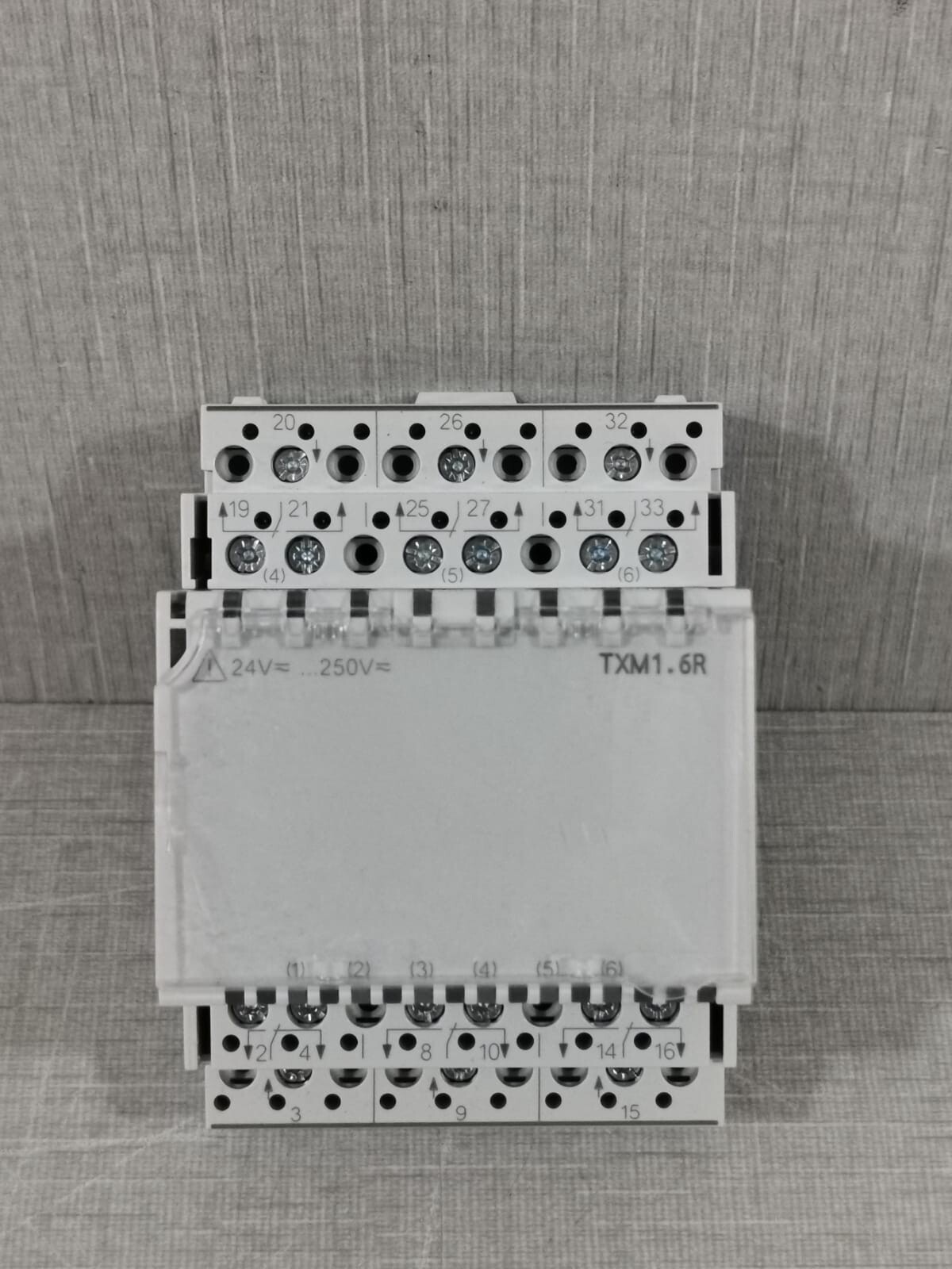 Siemens TXM1.6R SIEMENS TXM1.6R DIGITAL OUTPUT MODULE 553-141 REV.DA - WITH OLD STOCK BOX 3