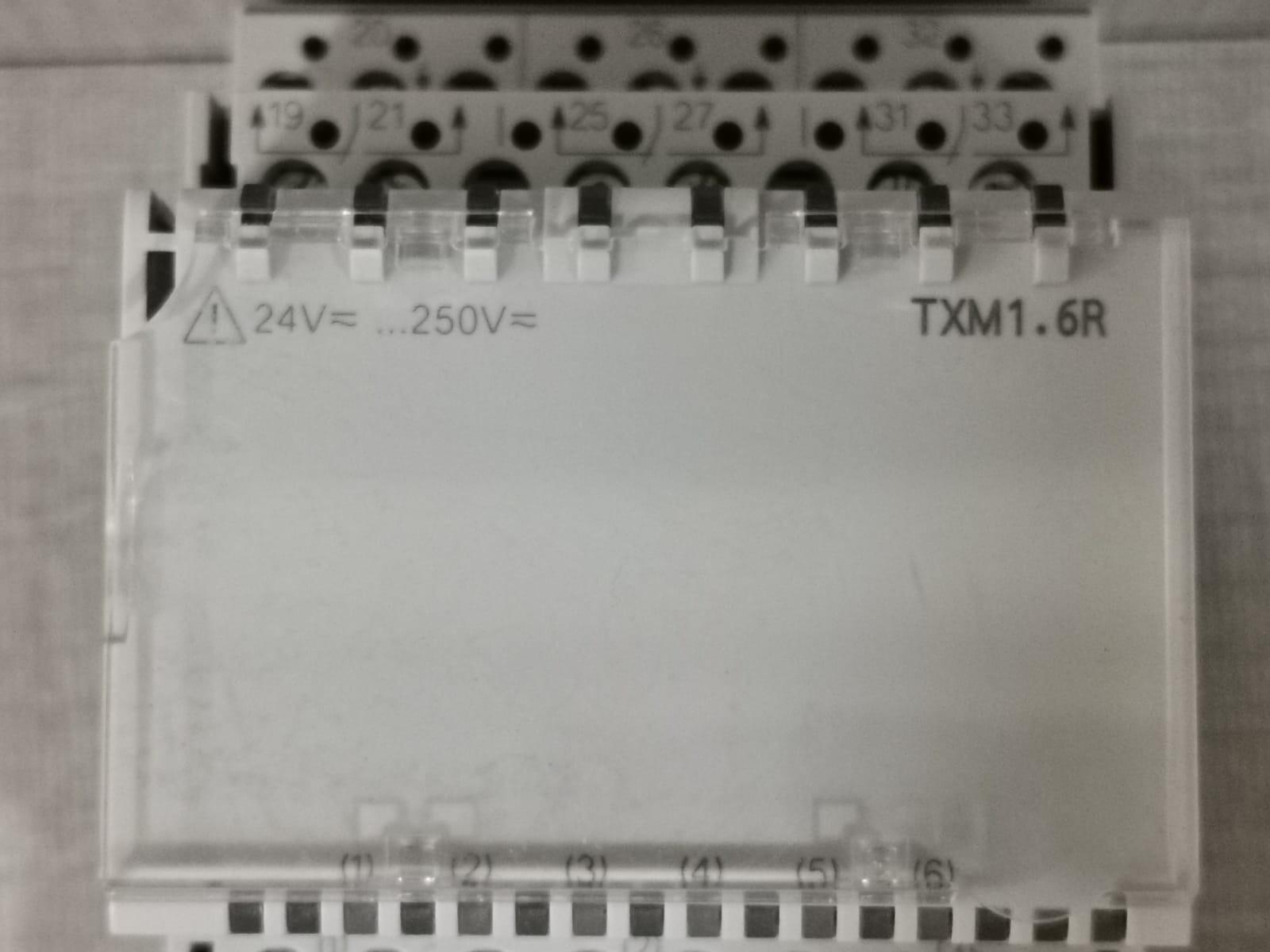 Siemens TXM1.6R SIEMENS TXM1.6R DIGITAL OUTPUT MODULE 553-141 REV.DA - WITH OLD STOCK BOX 4