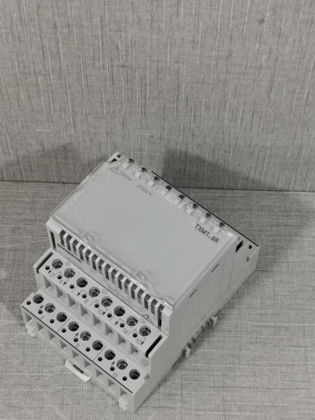 Siemens TXM1.6R SIEMENS TXM1.6R DIGITAL OUTPUT MODULE 553-141 REV.DA - WITH OLD STOCK BOX 10
