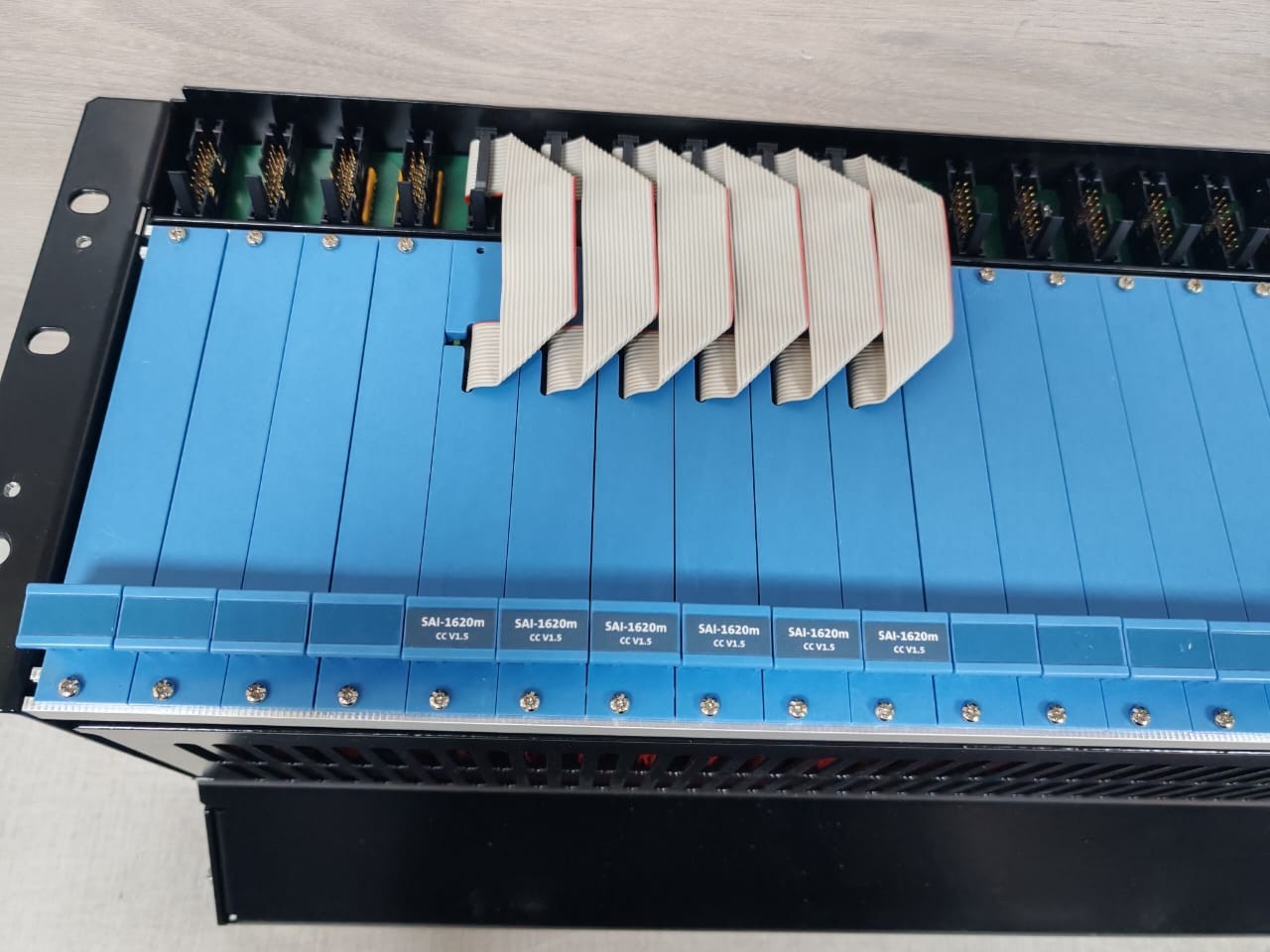 Honeywell IOCHAS-0003R HONEYWELL IOCHAS-0003R REDUNDANT ENCLOSURE WITH SAI-1620m x 6 & 10-0001 x 2 PCB 3