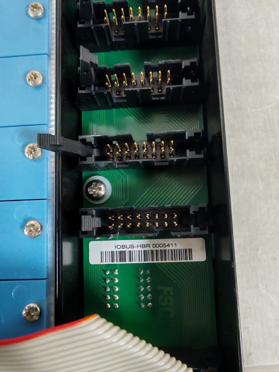 Honeywell IOCHAS-0003R HONEYWELL IOCHAS-0003R REDUNDANT ENCLOSURE WITH SAI-1620m x 6 & 10-0001 x 2 PCB 9