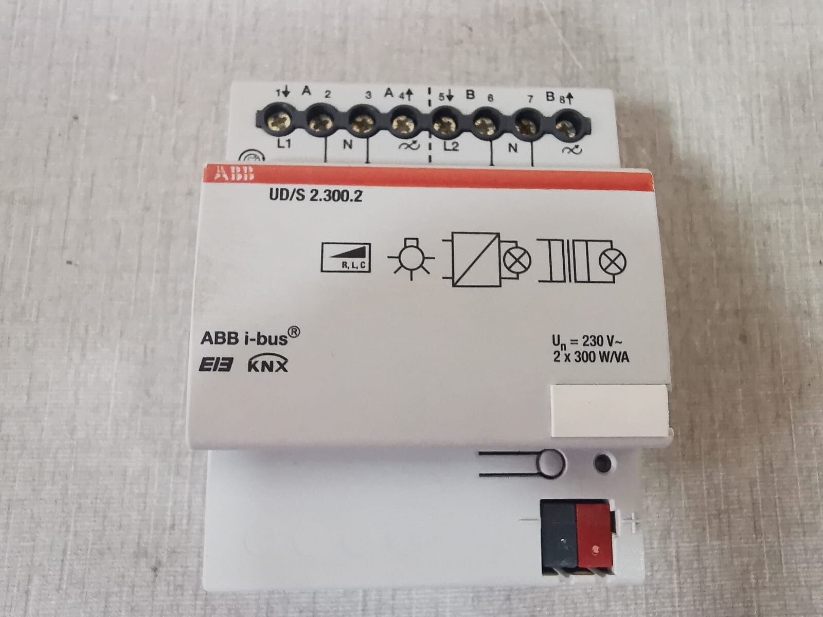 ABB R0011 ABB UD/S 2.300.2 Universal Dim Actuator 2CDG 110 074 R0011 3