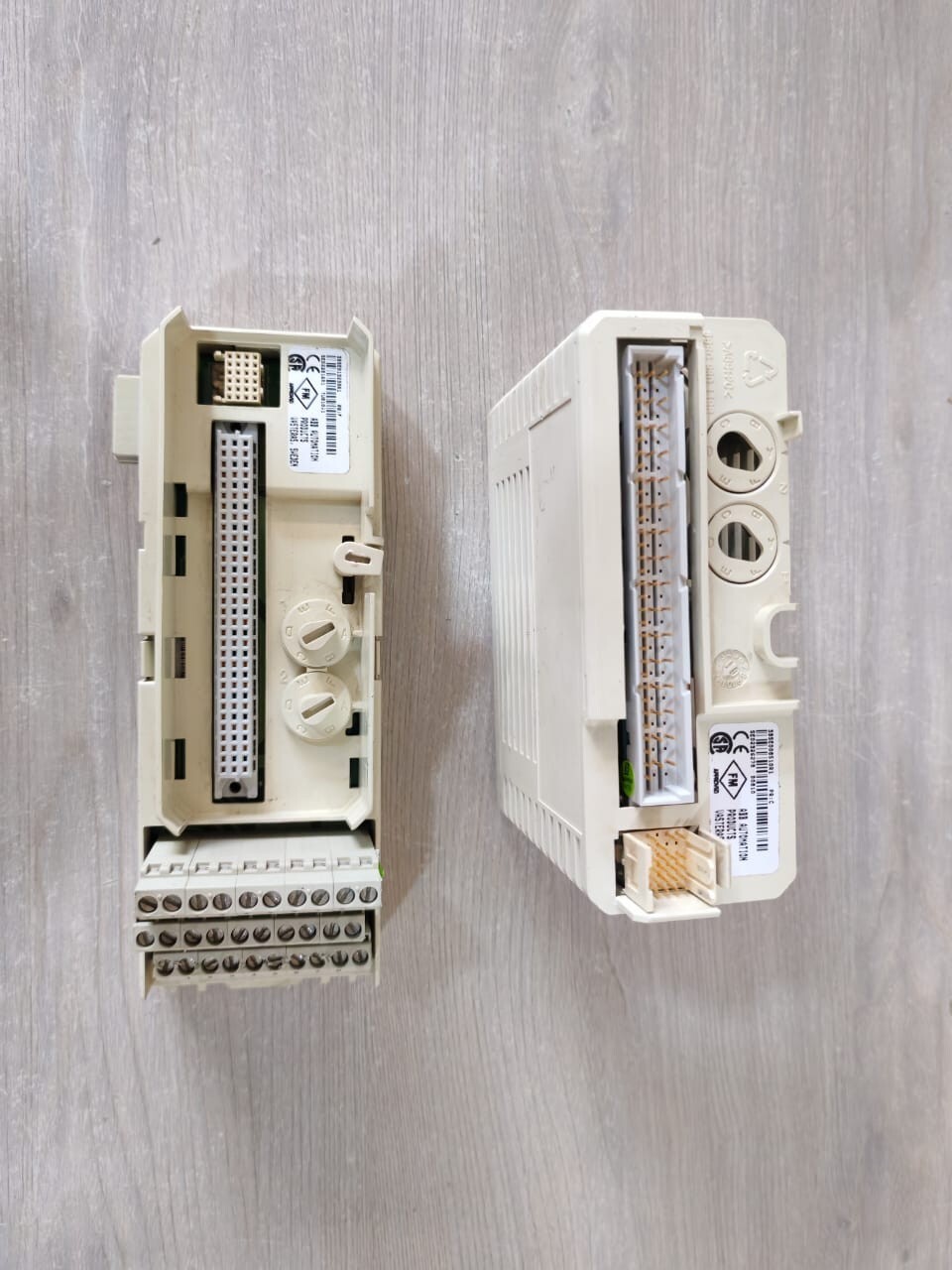 ABB DO810 ABB DO810 3BSE008510R1 24V 0.5A Digital Output Module with Termination Unit 3