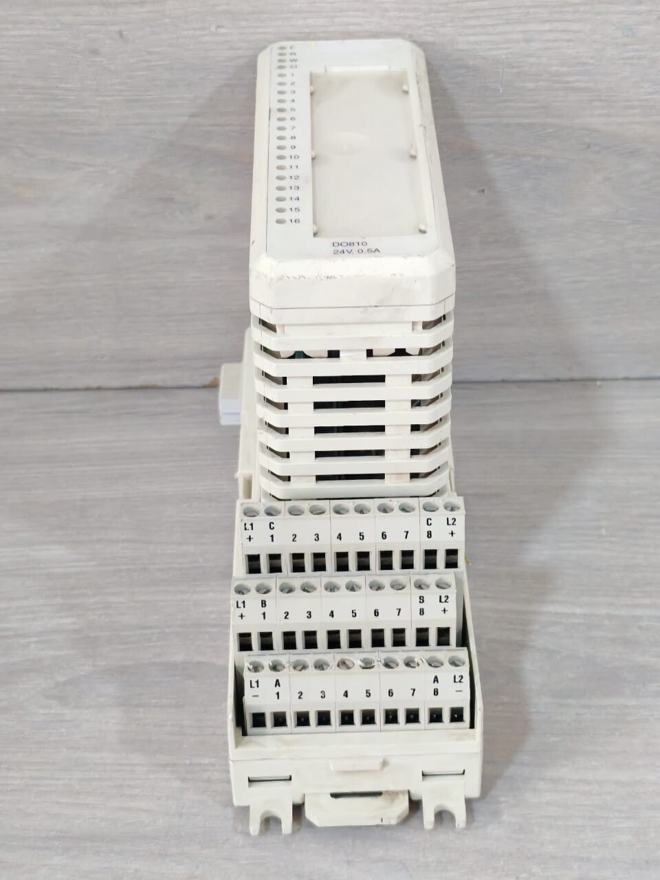 ABB DO810 ABB DO810 3BSE008510R1 24V 0.5A Digital Output Module with Termination Unit 4