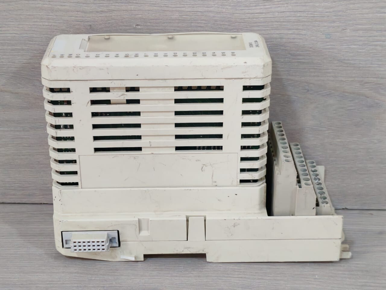 ABB DO810 ABB DO810 3BSE008510R1 24V 0.5A Digital Output Module with Termination Unit 6