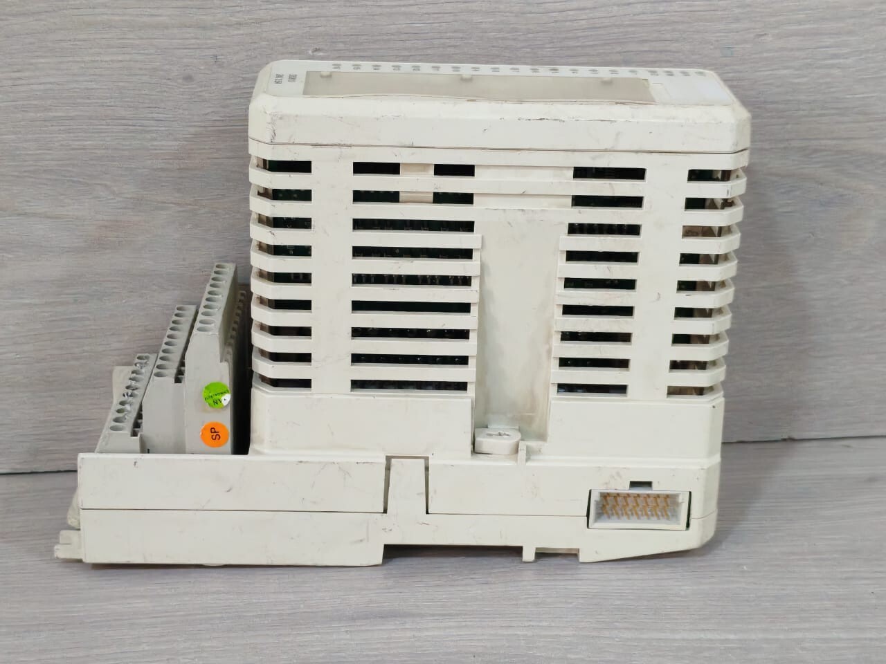 ABB DO810 ABB DO810 3BSE008510R1 24V 0.5A Digital Output Module with Termination Unit 7