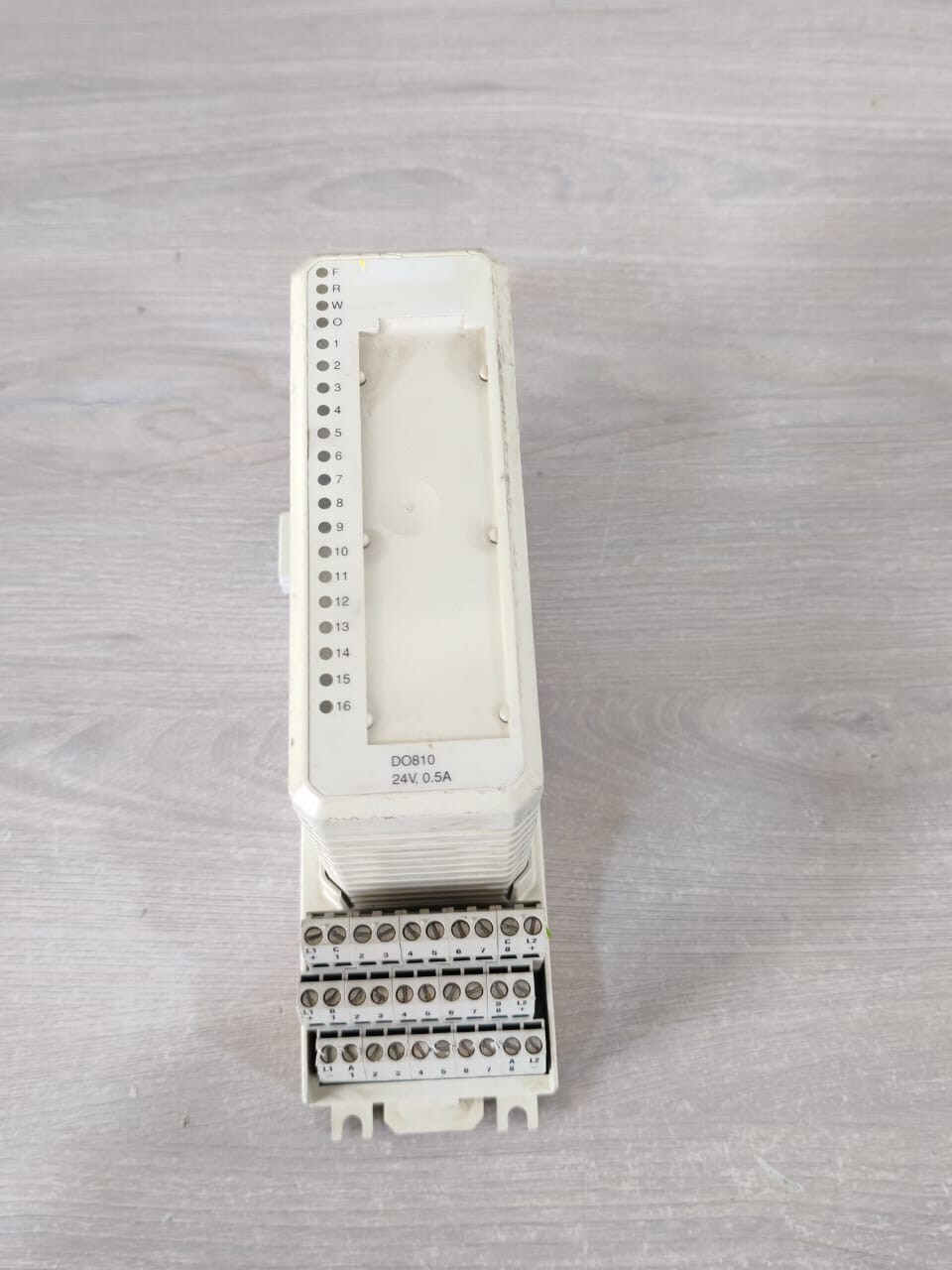 ABB DO810 3BSE008510R1 24V 0.5A Digital Output Module with Termination Unit