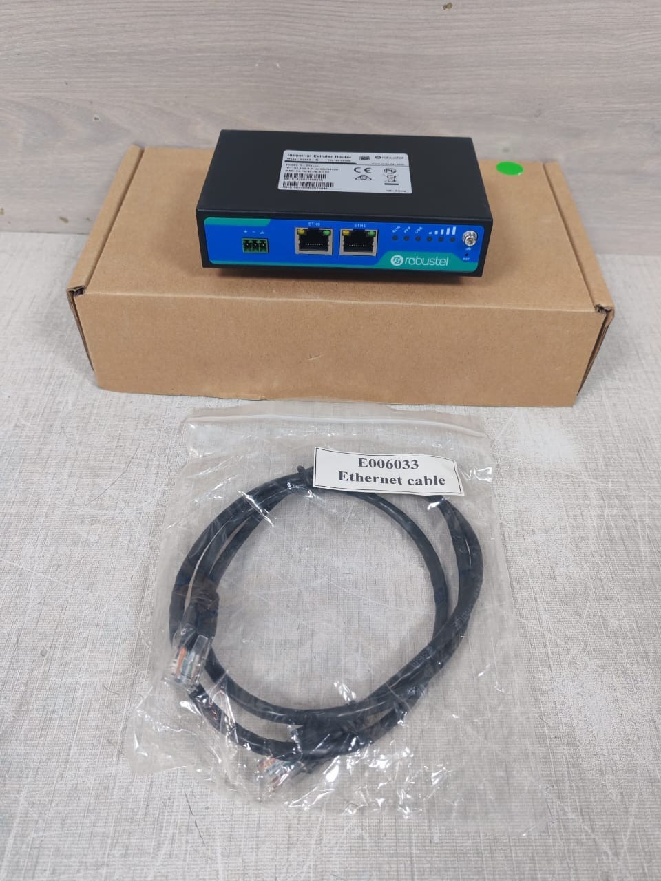 Heavy Duty R2000-4L Industrial Cellular Router B014756 - No Antenna