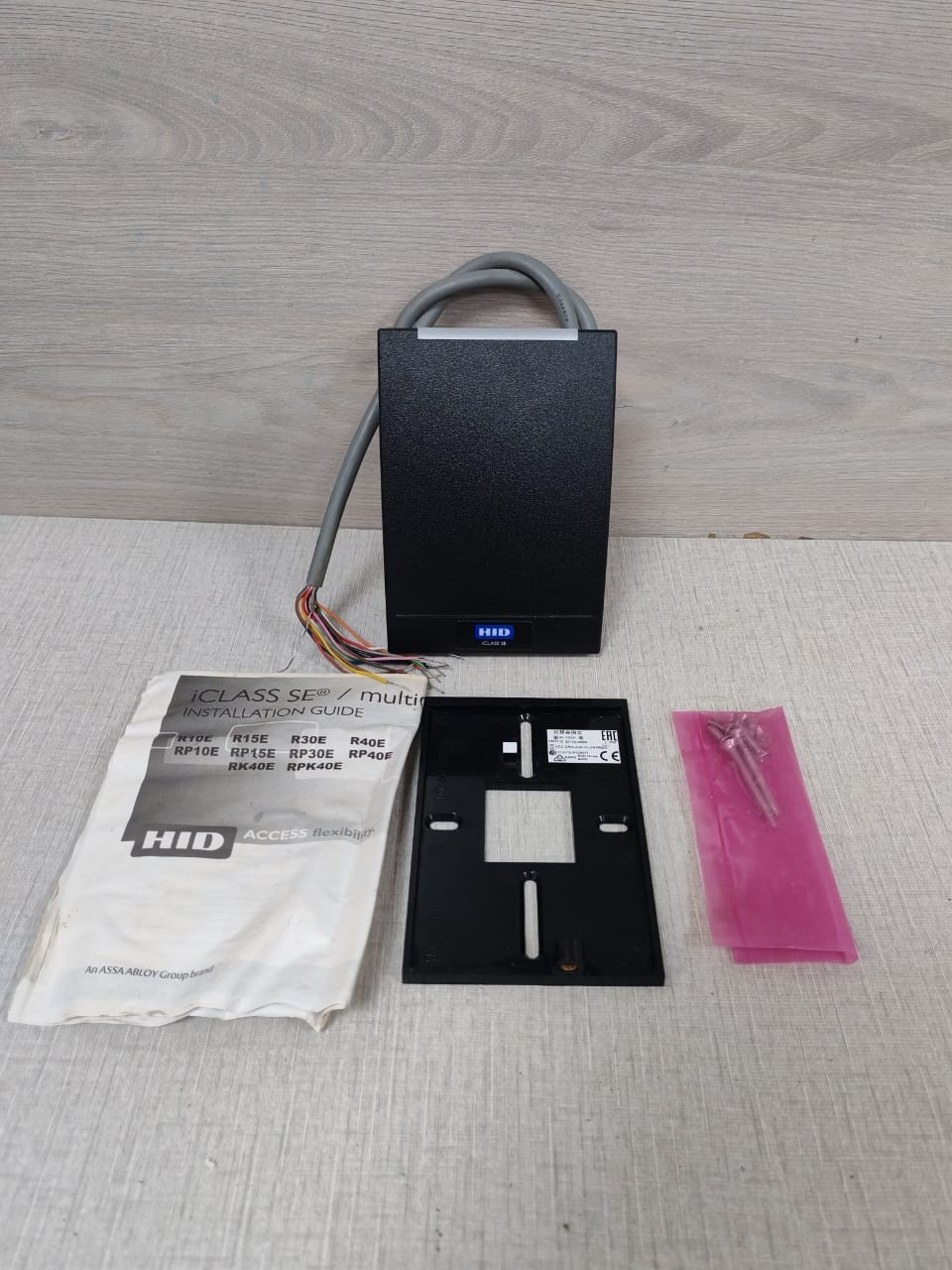 HID ICLASS SE R40E 920NTNNEK00000 FW:00117-R WALL SWITCH READER