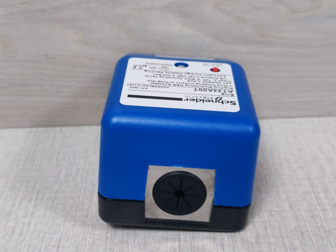 Schneider Electric VM2323T33A00T Schneider Electric VM2323T33A00T / AT33A00T Erie PopTop Modulating NSR Actuator 6