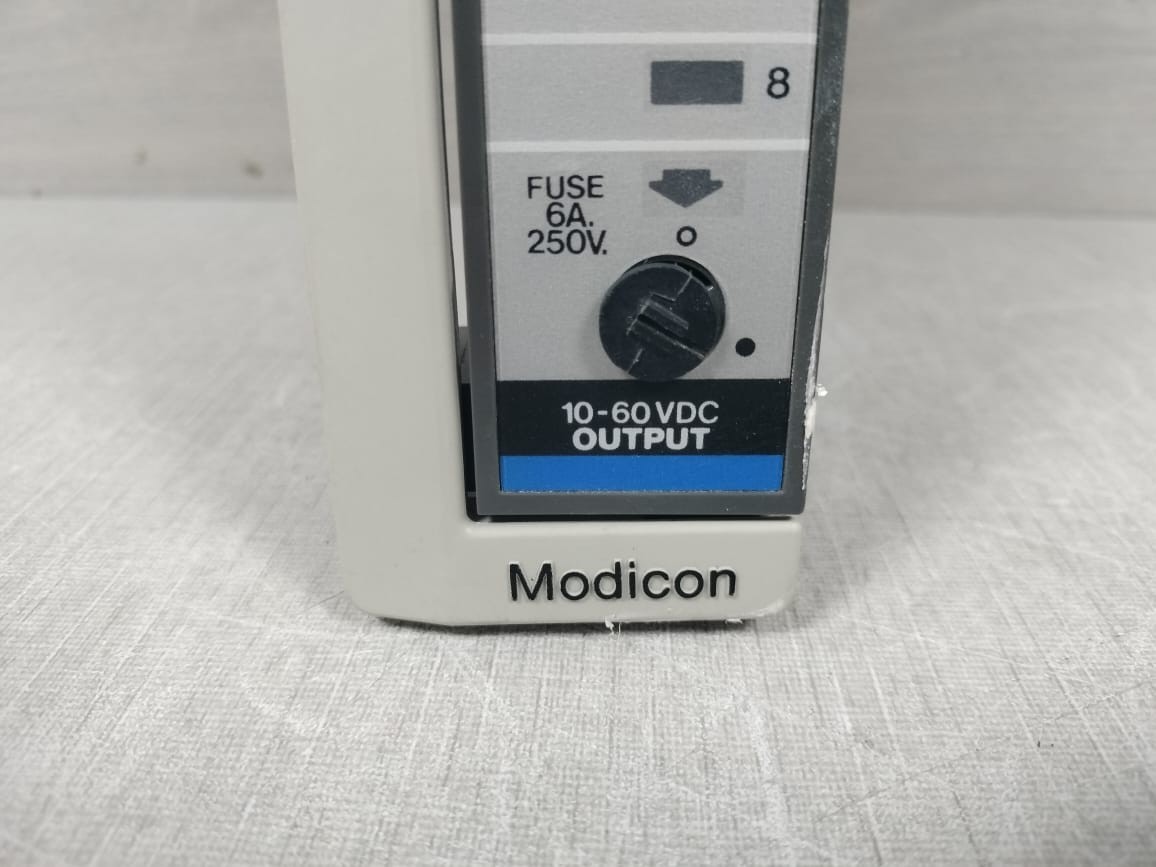 Schneider Electric B820-008 AEG MODICON B820 / AS-B820-008 OUTPUT MODULE 10-60VDC 6