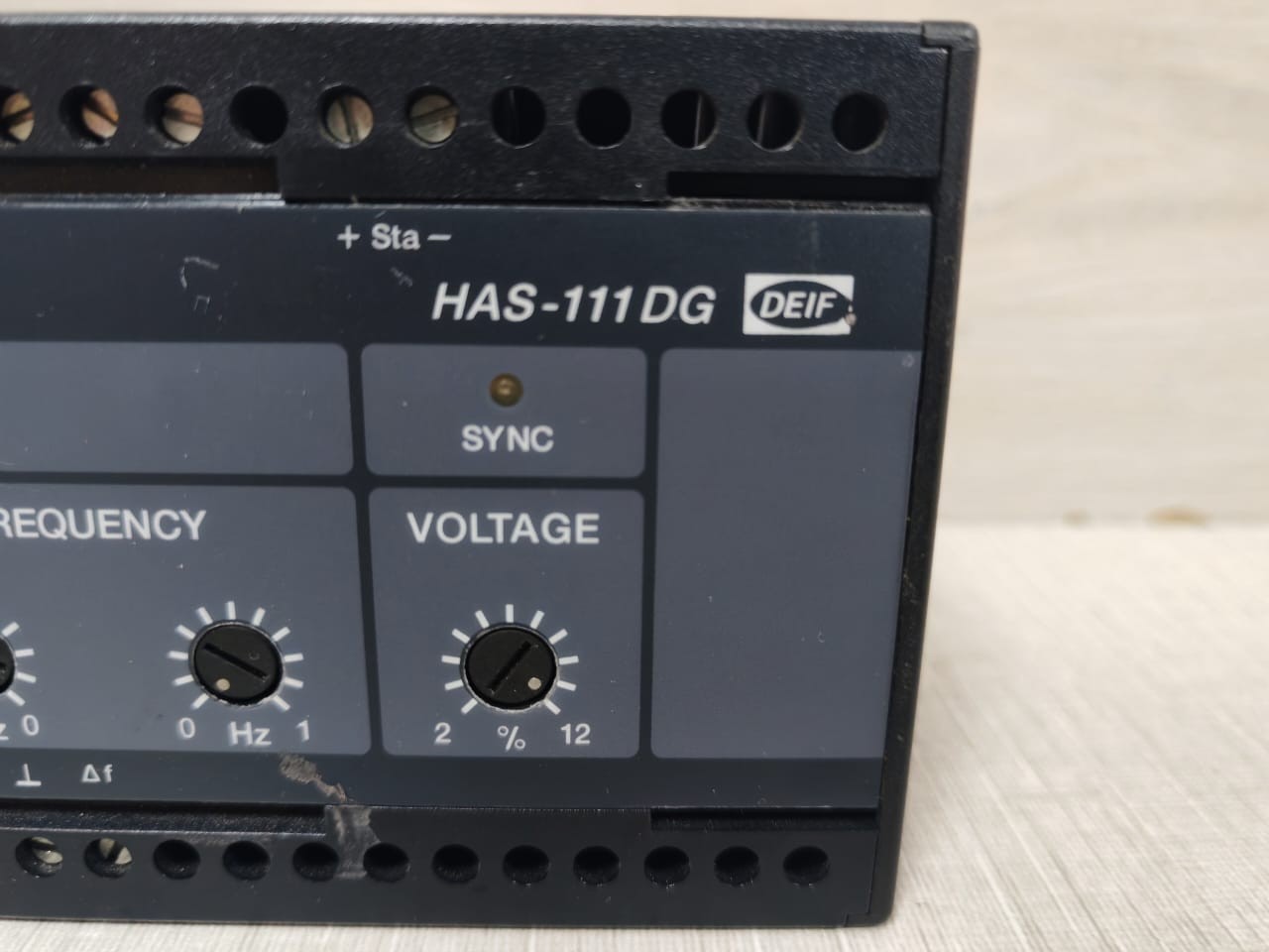 DEIF HAS-111DG DEIF HAS-111DG SYNCHRONISATION & CIRCUIT BREAKER CLOSING 220VAC 2