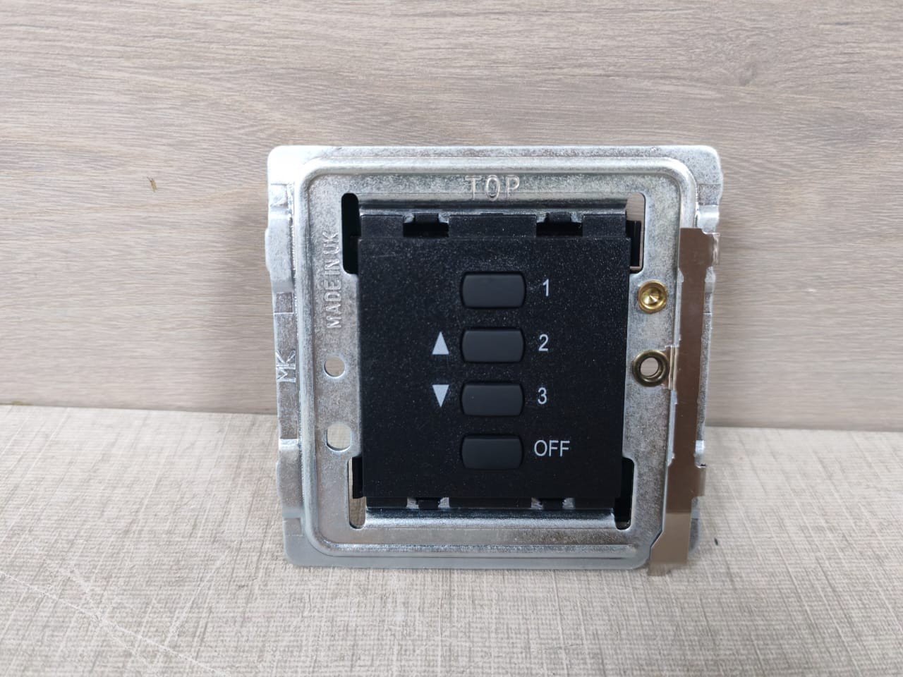Honeywell MLSLCP4-MK2 Ex-Or By Honeywell MLSLCP4 MK2 4-Button Control Panel - With Broken Back 2