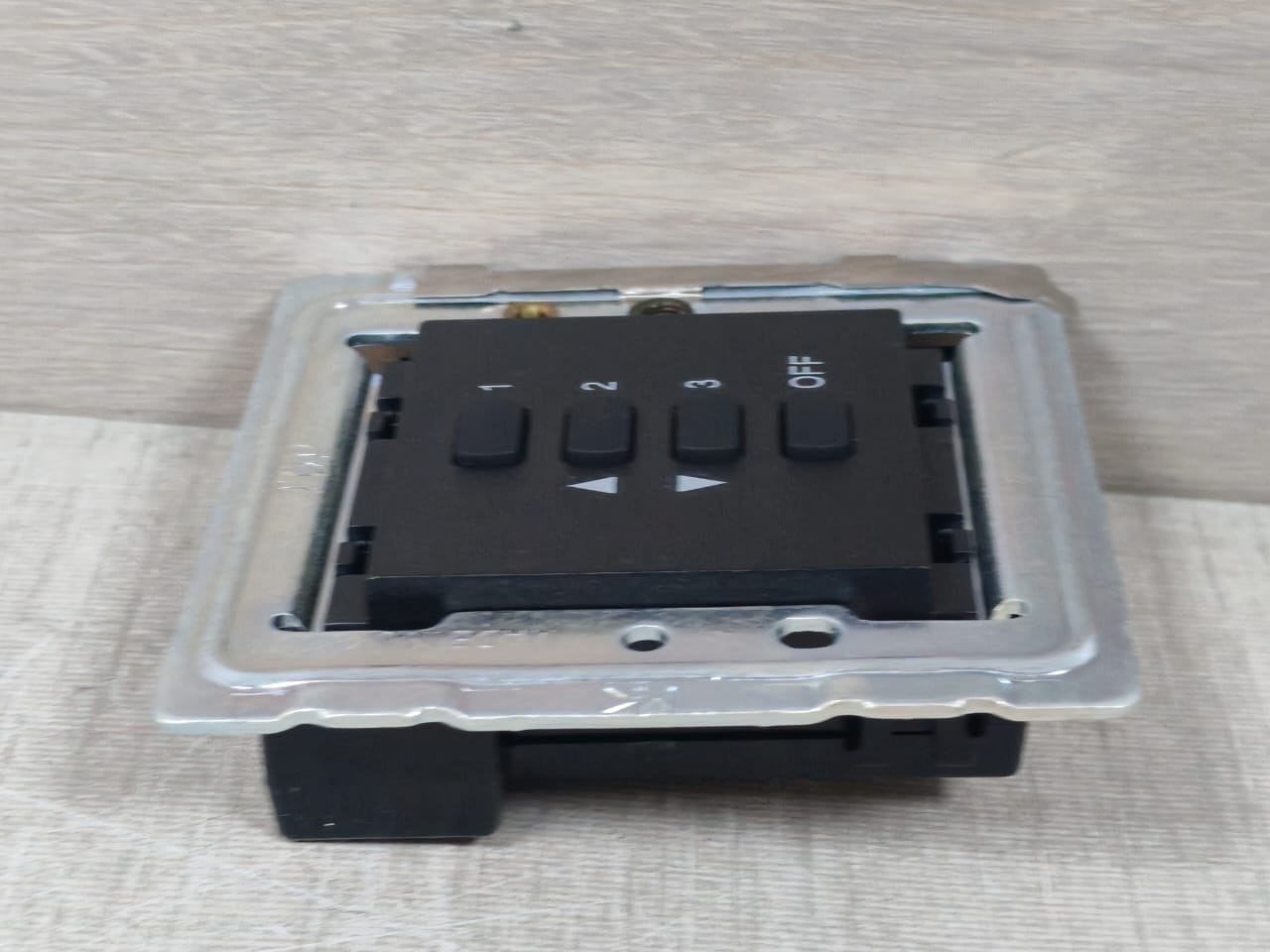 Honeywell MLSLCP4-MK2 Ex-Or By Honeywell MLSLCP4 MK2 4-Button Control Panel - With Broken Back 3