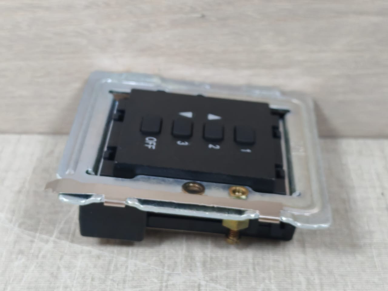 Honeywell MLSLCP4-MK2 Ex-Or By Honeywell MLSLCP4 MK2 4-Button Control Panel - With Broken Back 4