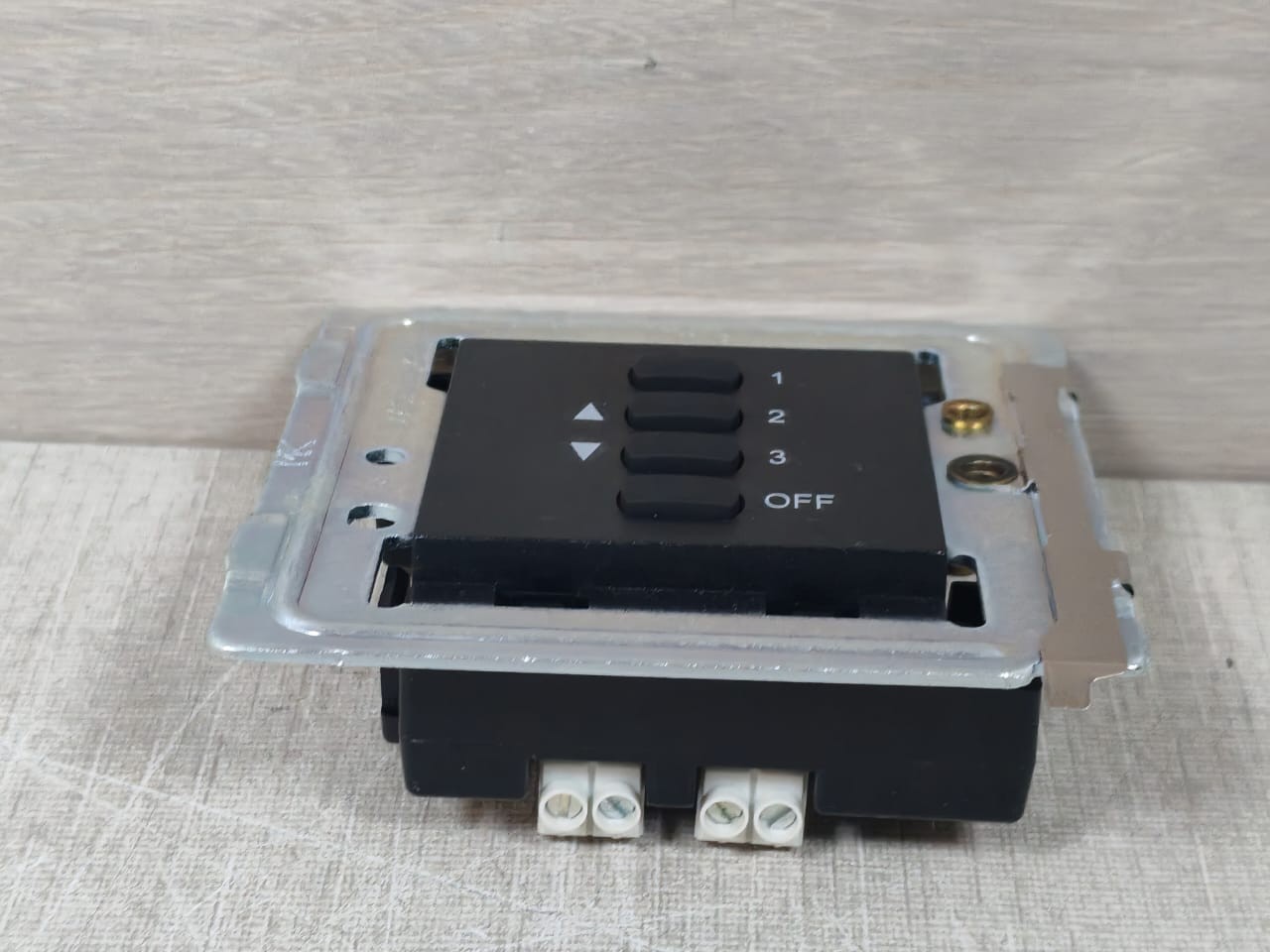 Honeywell MLSLCP4-MK2 Ex-Or By Honeywell MLSLCP4 MK2 4-Button Control Panel - With Broken Back 5