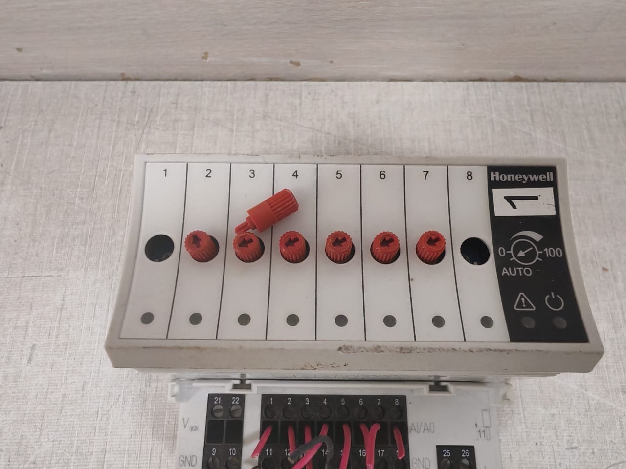 Honeywell XSU821-22 Honeywell XFR822A Analog Output Module with BASE XSU821-22 3