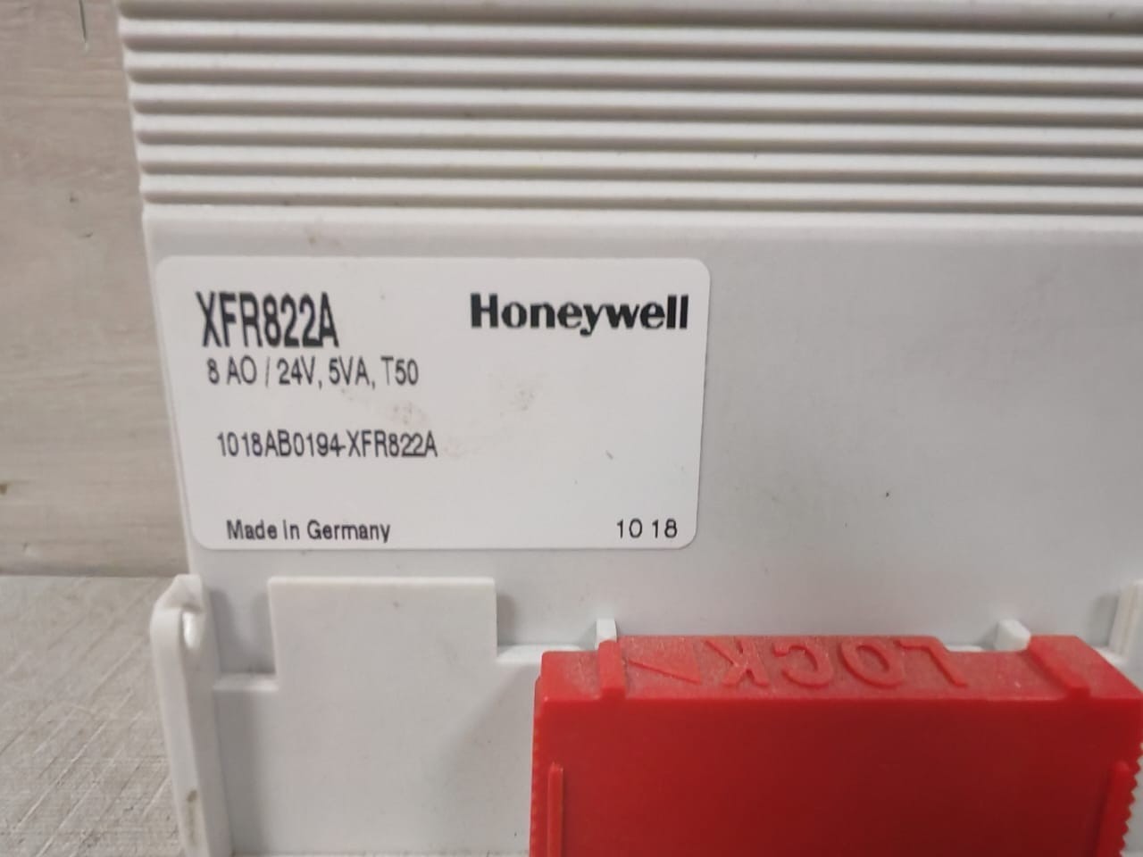 Honeywell XSU821-22 Honeywell XFR822A Analog Output Module with BASE XSU821-22 5