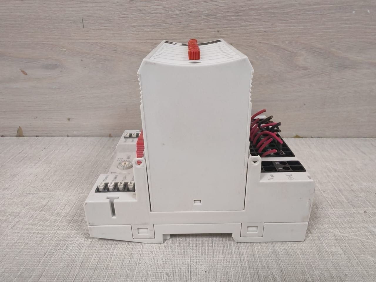 Honeywell XSU821-22 Honeywell XFR822A Analog Output Module with BASE XSU821-22 8