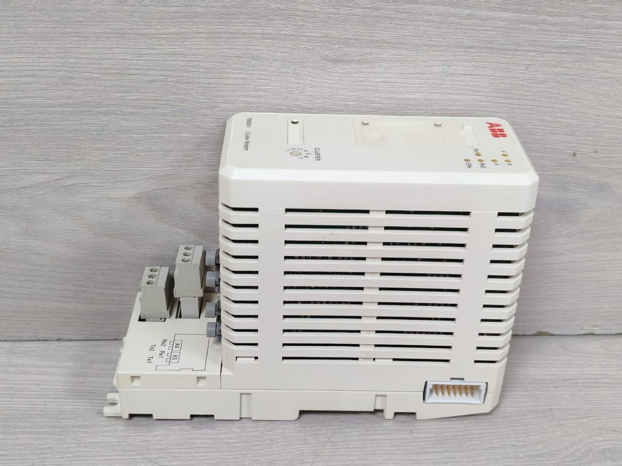 ABB TB820V1 ABB TB820V1 Cluster Modem 3BSE013246R1 PR:A 10