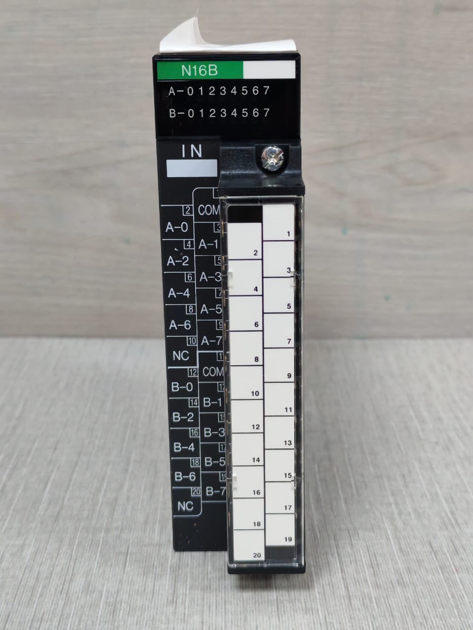 IDEC N16B IDEC PF3S-N16B FA-3S PROGRAMMABLE CONTROLLER 12-24VDC - WITH DIRTY BOX 2