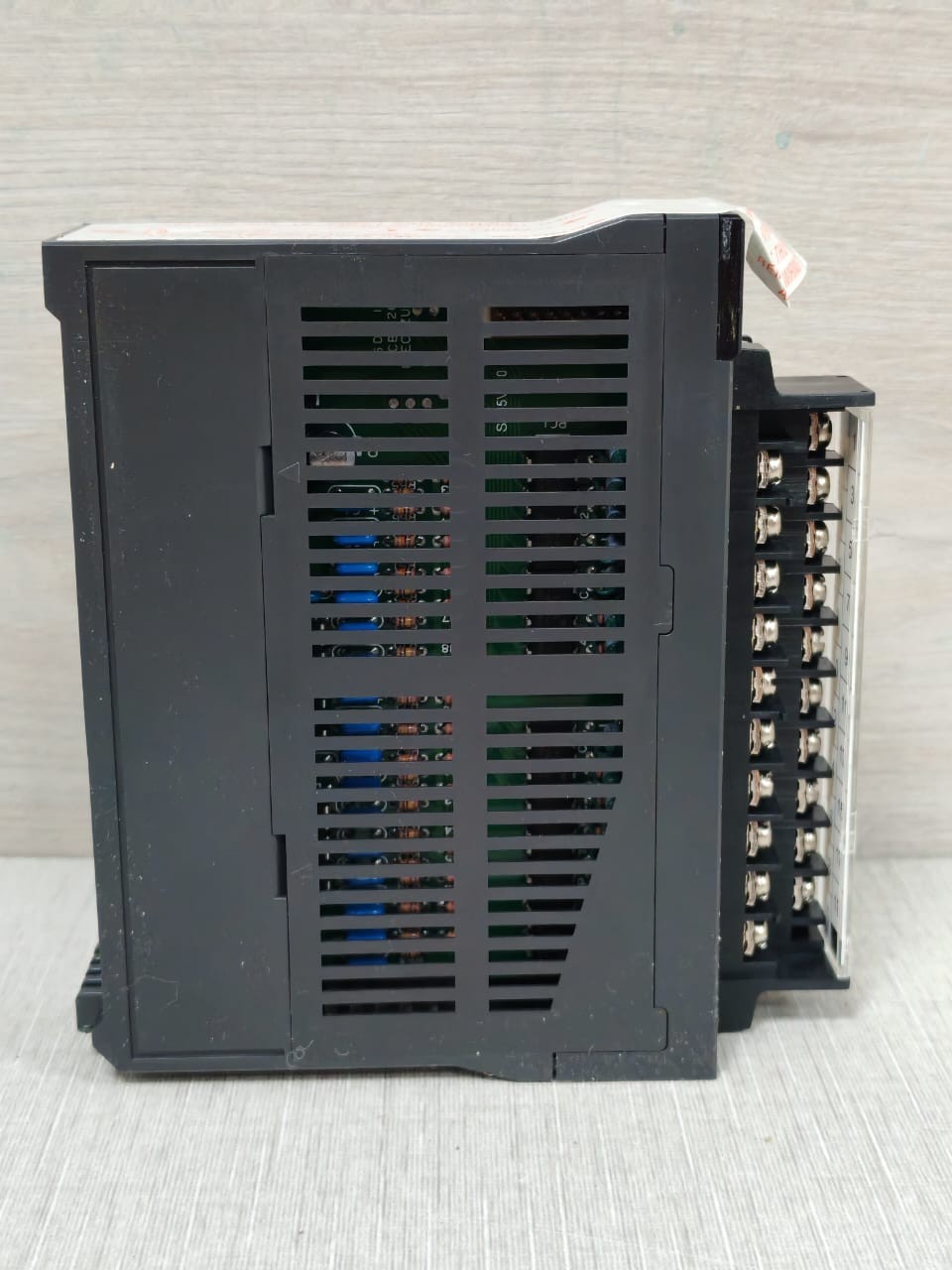 IDEC N16B IDEC PF3S-N16B FA-3S PROGRAMMABLE CONTROLLER 12-24VDC - WITH DIRTY BOX 8