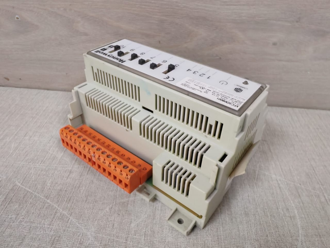 Honeywell XFC3D06001 Honeywell XFC3D06001 Excel Smart I/O Module 9