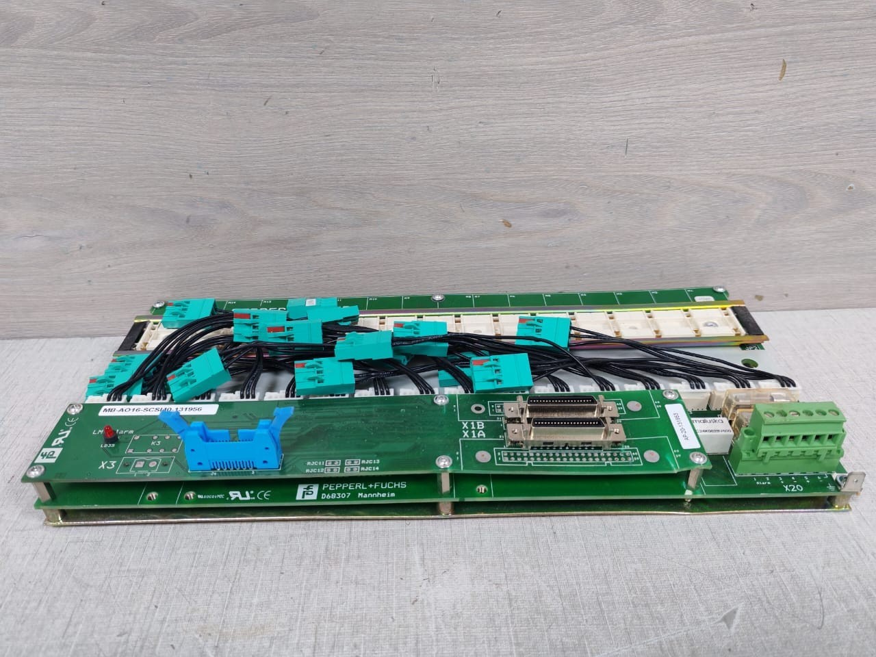 Pepperl+Fuchs AO16-SCI40-131956 PEPPERL+FUCHS MB-16U5L-103681 / MB-AO16-SCI40-131956 BACKPLANE MOTHERBOARD 8