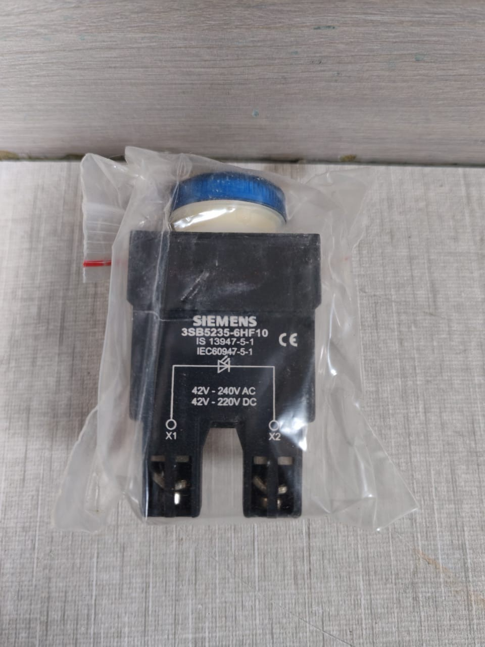 Siemens BOX-10 SIEMENS 3SB5235-6HF10 BLUE BROADBAND LED PILOT LIGHT (1 BOX 10 PCS) 3