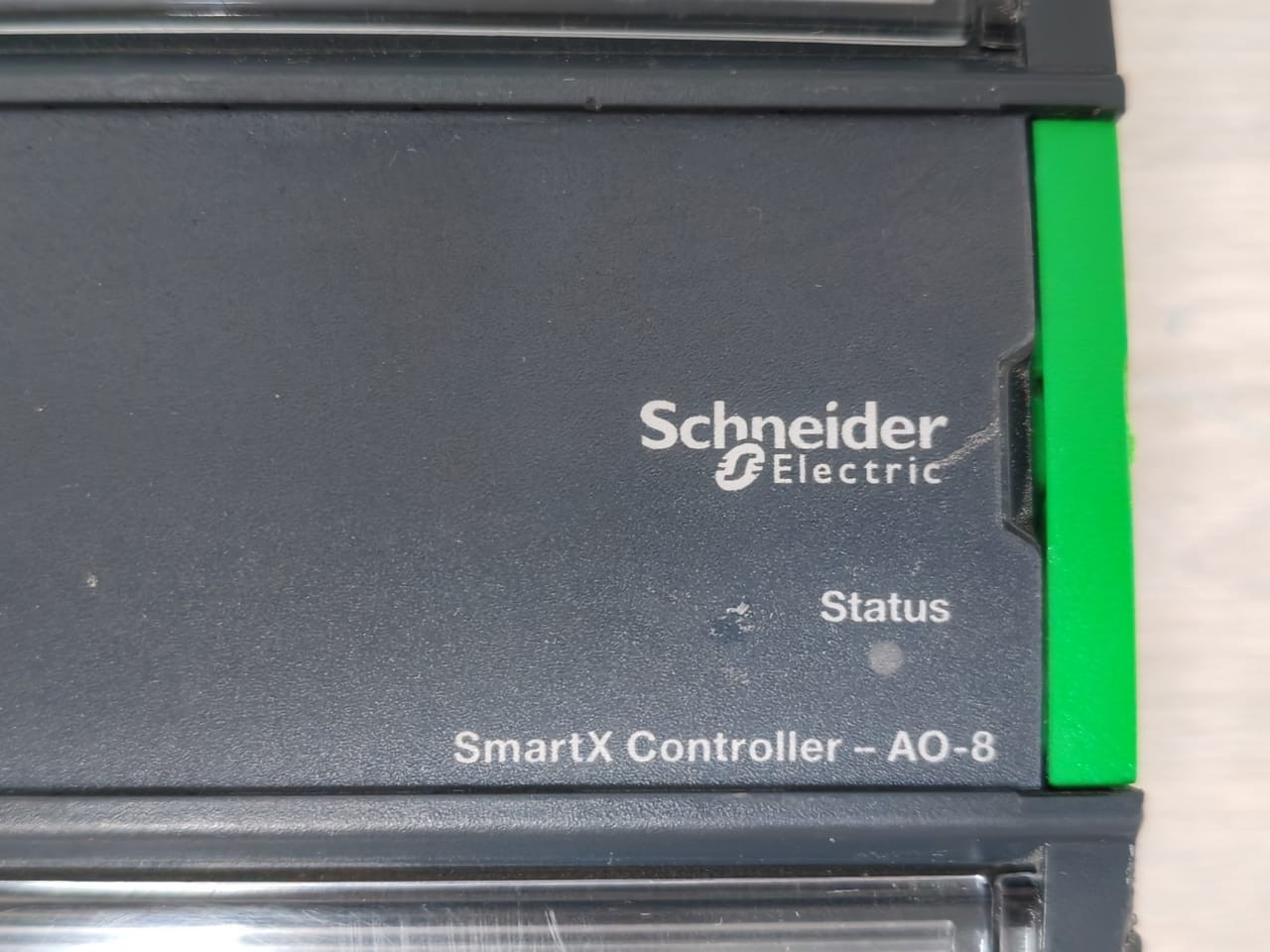 Schneider Electric SXWAO8XXX10001 Schneider Electric AO-8 SmartX Controller SXWAO8XXX10001 with TB-I/O-W1 Base 2
