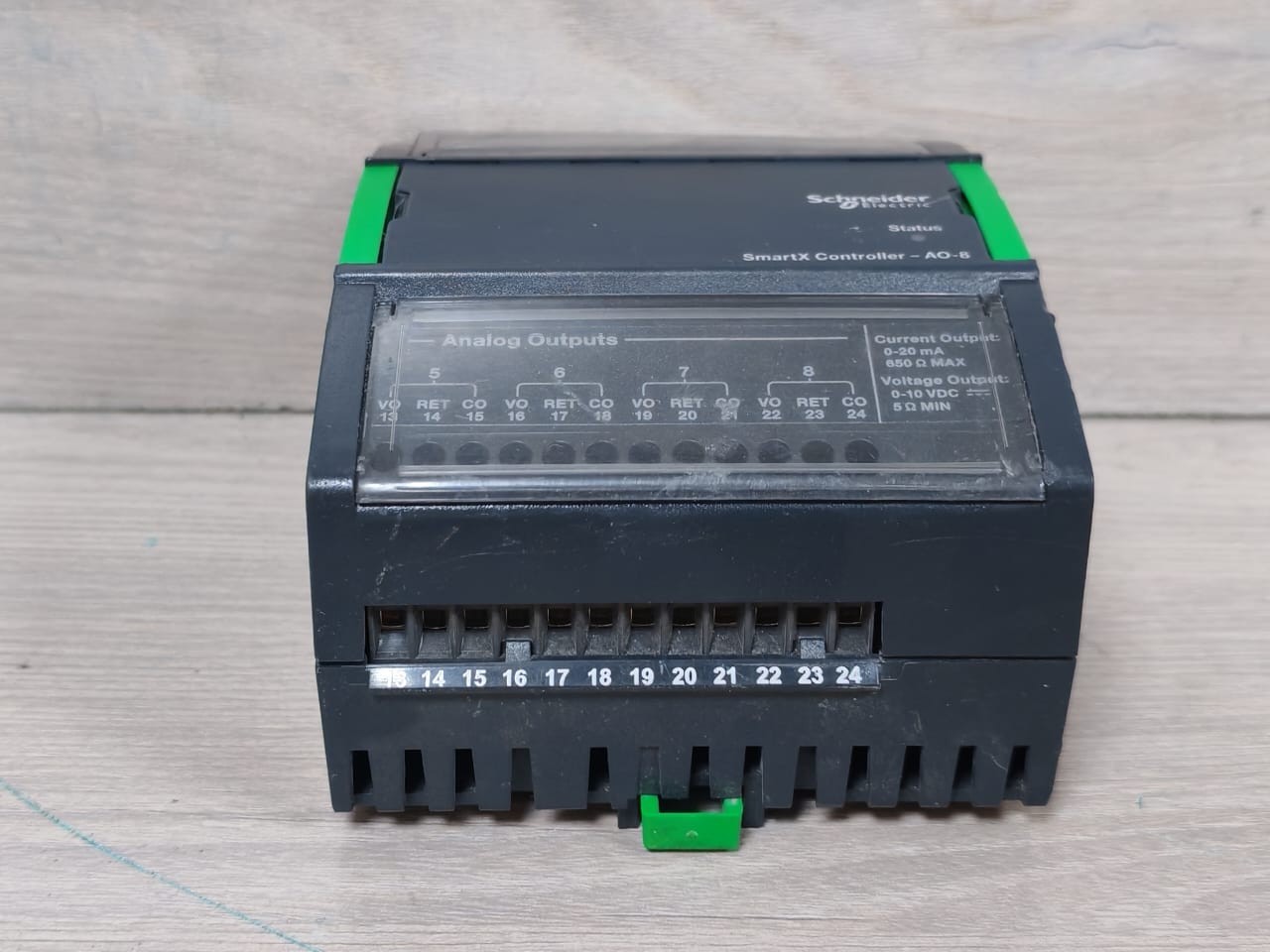 Schneider Electric SXWAO8XXX10001 Schneider Electric AO-8 SmartX Controller SXWAO8XXX10001 with TB-I/O-W1 Base 9