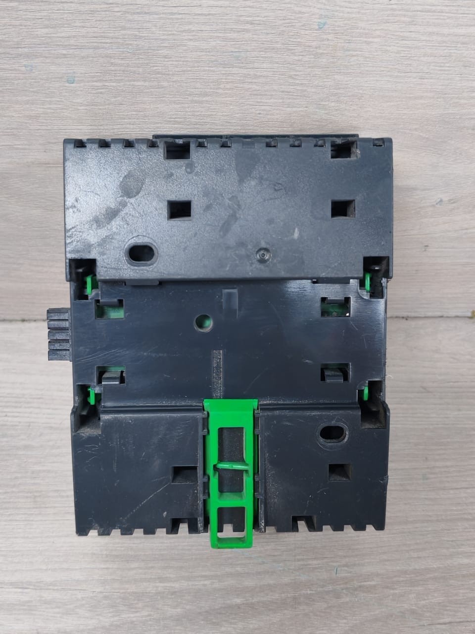 Schneider Electric SXWAO8XXX10001 Schneider Electric AO-8 SmartX Controller SXWAO8XXX10001 with TB-I/O-W1 Base 10
