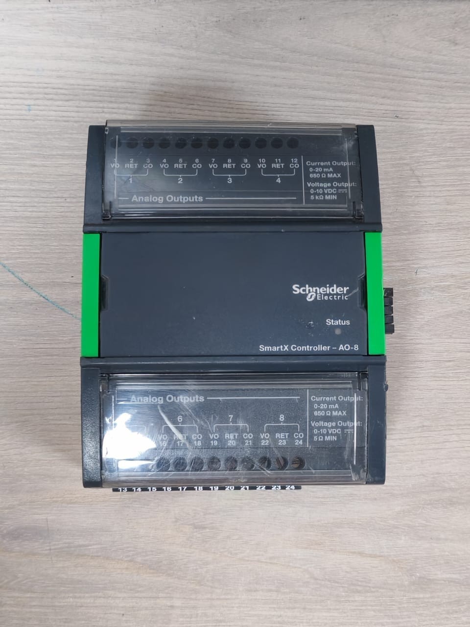 Schneider Electric AO-8 SmartX Controller SXWAO8XXX10001 with TB-I/O-W1 Base