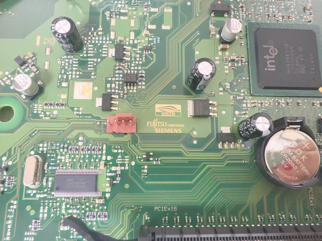 Siemens D2312-A34 FUJITSU - SIEMENS D2312-A34 GS 1 / W26361-W122-Z2-06-36 MOTHERBOARD 3