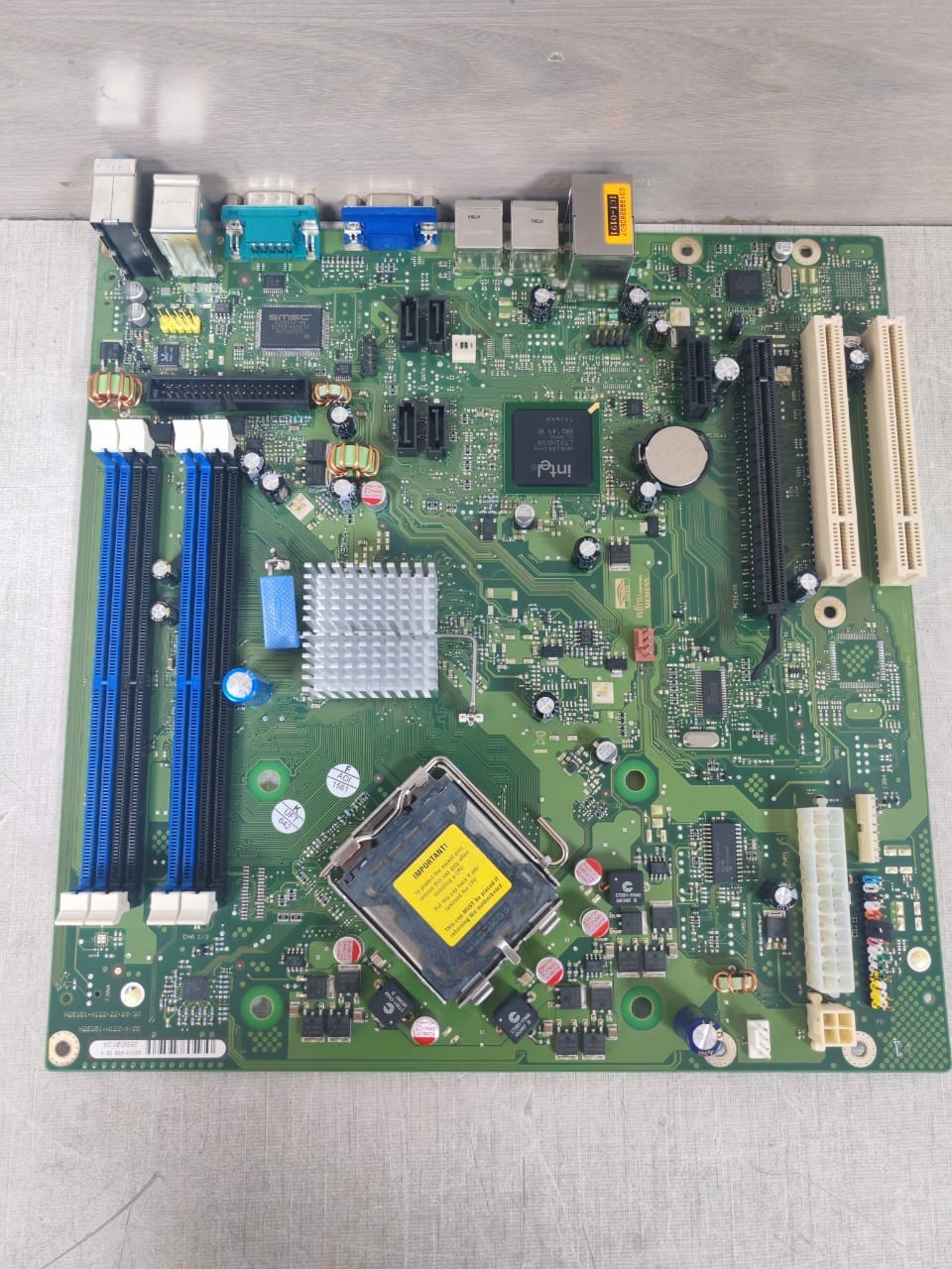 Siemens D2312-A34 FUJITSU - SIEMENS D2312-A34 GS 1 / W26361-W122-Z2-06-36 MOTHERBOARD 7