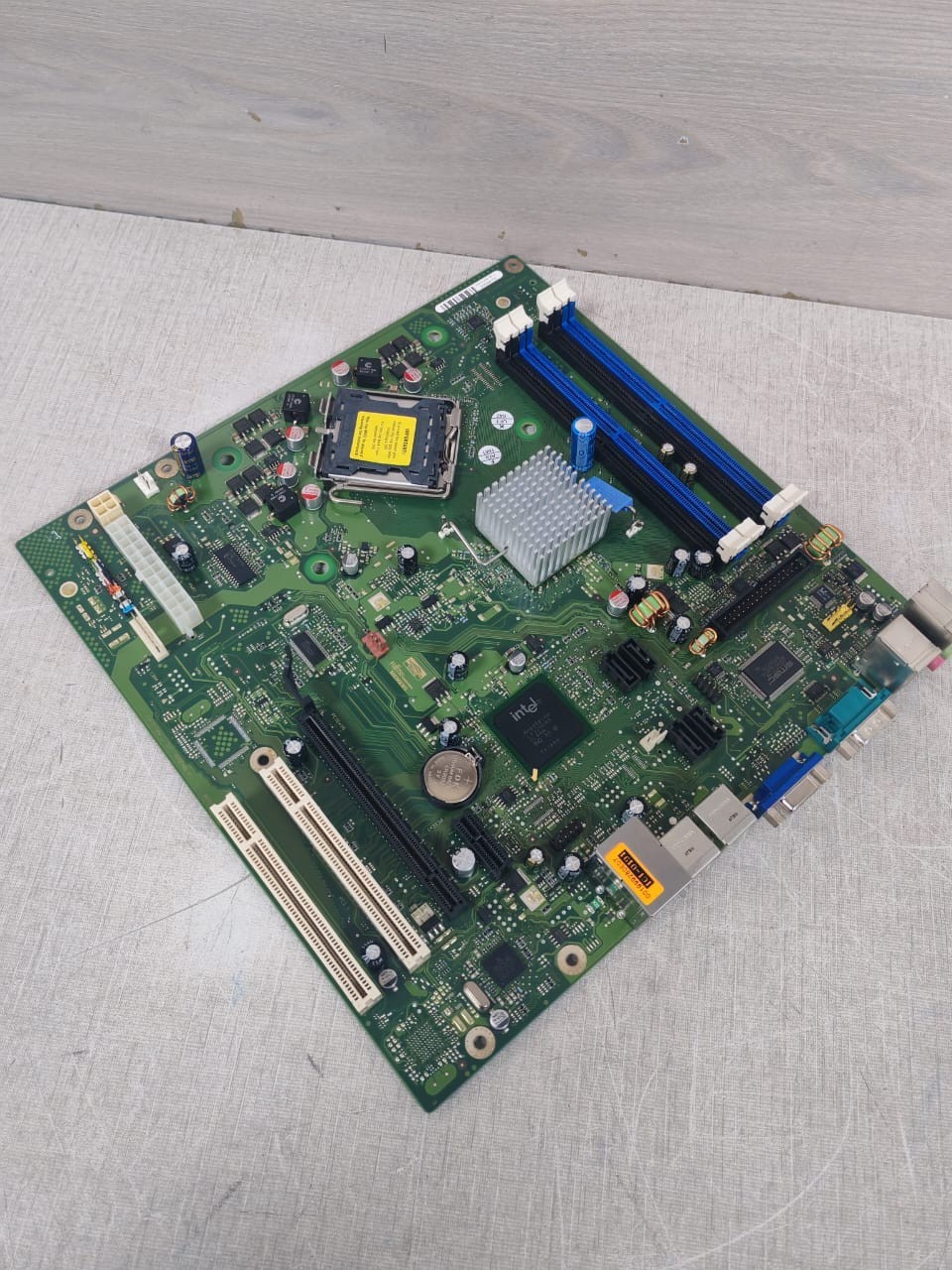Siemens D2312-A34 FUJITSU - SIEMENS D2312-A34 GS 1 / W26361-W122-Z2-06-36 MOTHERBOARD 8