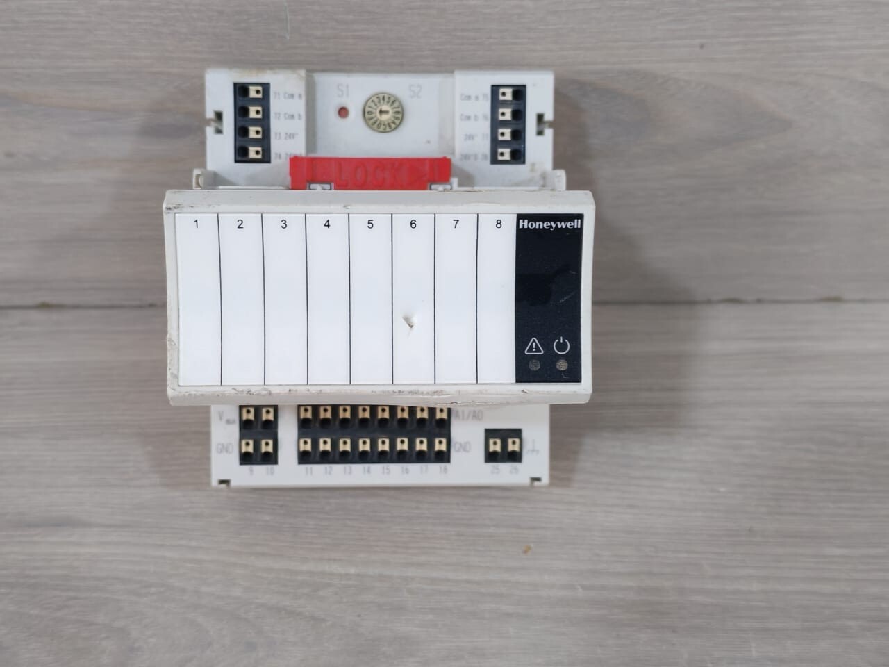 Honeywell XS821-22 Honeywell XF821A Pluggable Panel Bus Analog Input Module with BASE XS821-22 10
