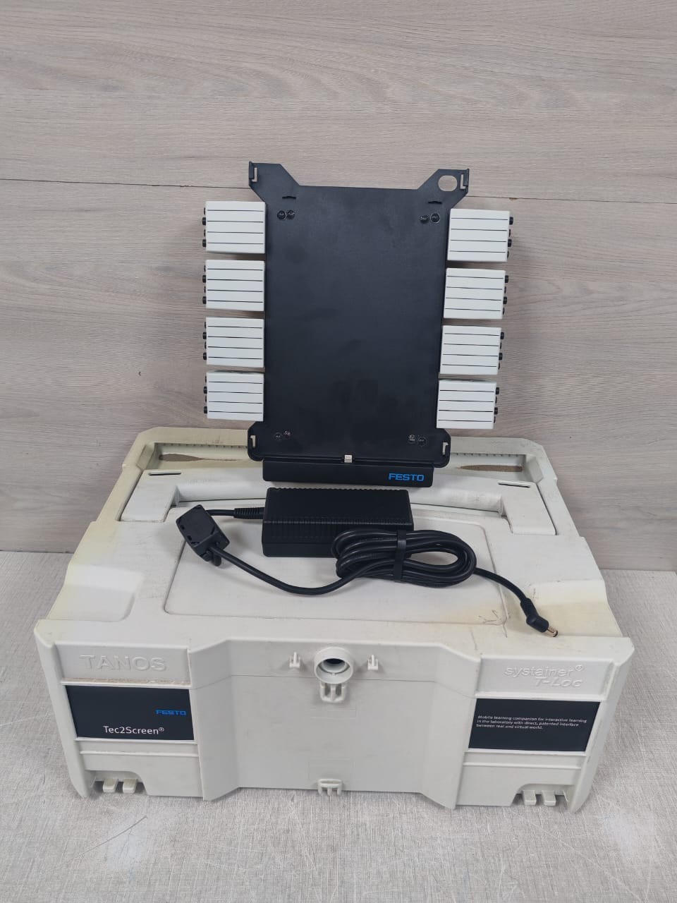 FESTO TEC2SCREEN D:T2S-BG-BA 8028156 KD19 BASE AND CONNECTS