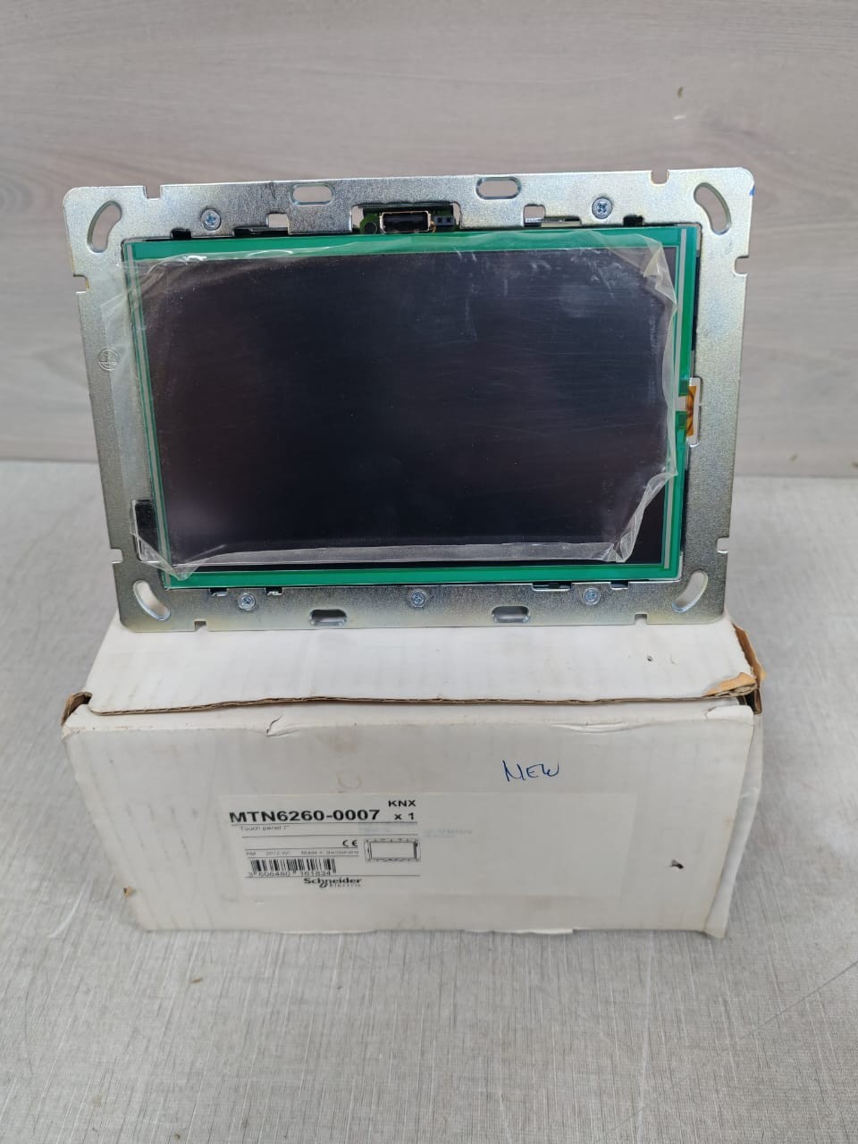 Schneider Electric MTN6260-0007 SCHNEIDER ELECTRIC MTN6260-0007 TOUCH PANEL 6" 2