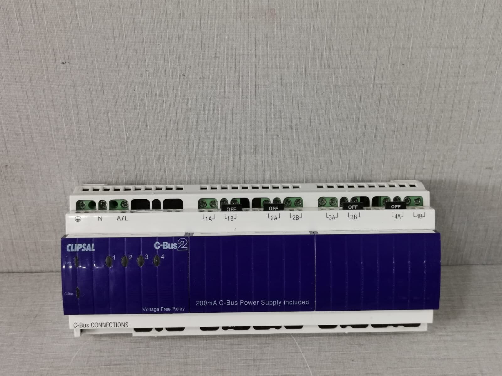 CLIPSAL L5504RVF20/LE5504TRVF20 4 CHANNEL VOLTAGE FREE RELAY