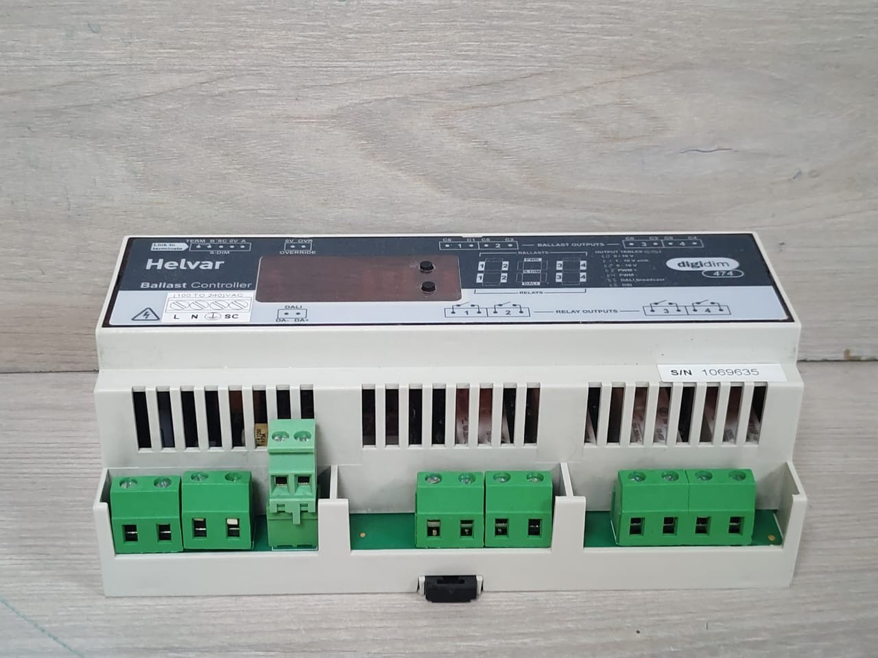 Helvar 474 Helvar 474 Ballast Controller B/W V1.60 Rev.8 100-240VAC 8