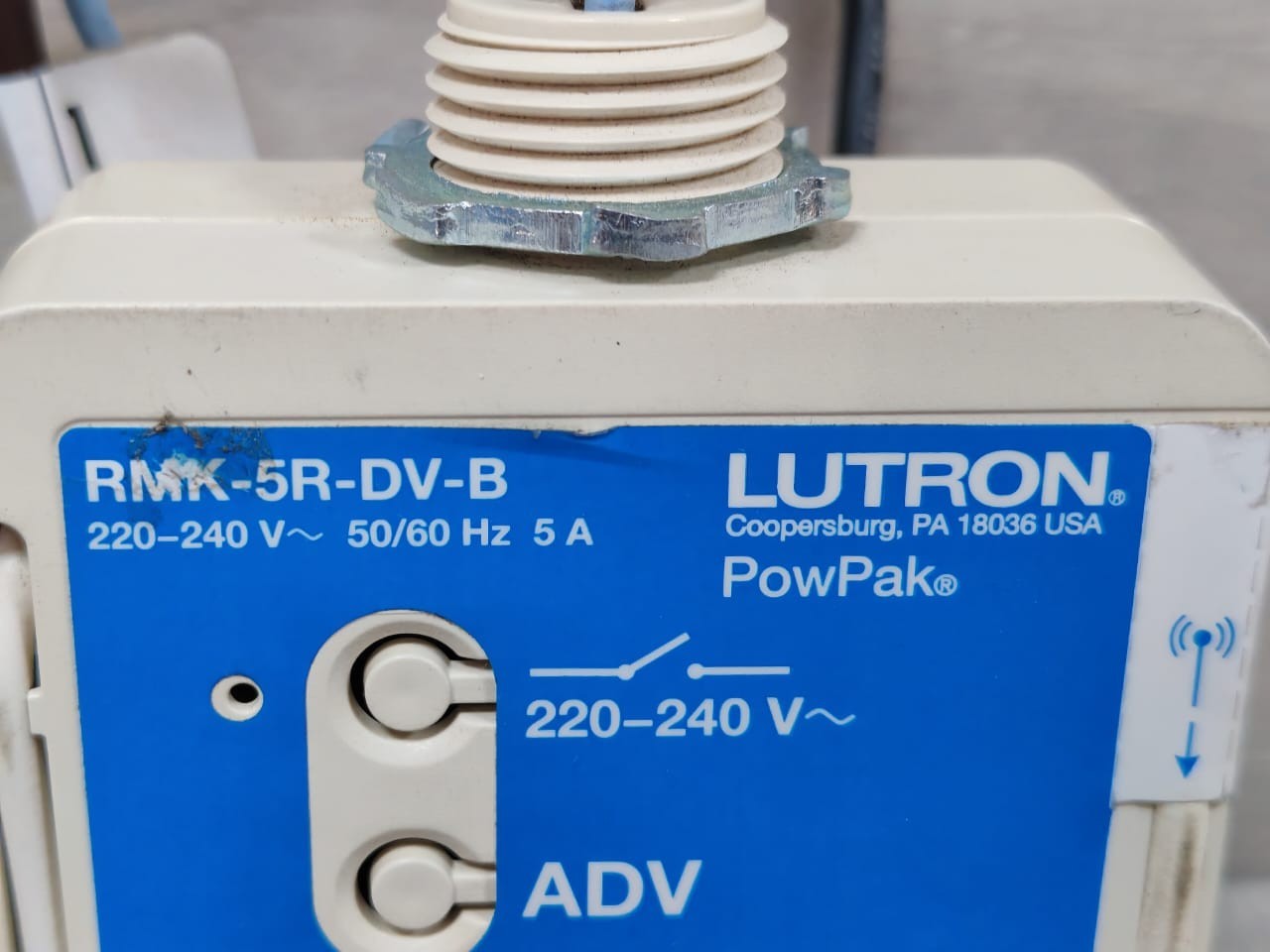 Lutron TEILE-NR: 50015168 REV.A LUTRON POWPAK RMK-5R-DV-B P/N: 50015168 REV.A 220-240V RELAY MODULE - WITH SCHM 3