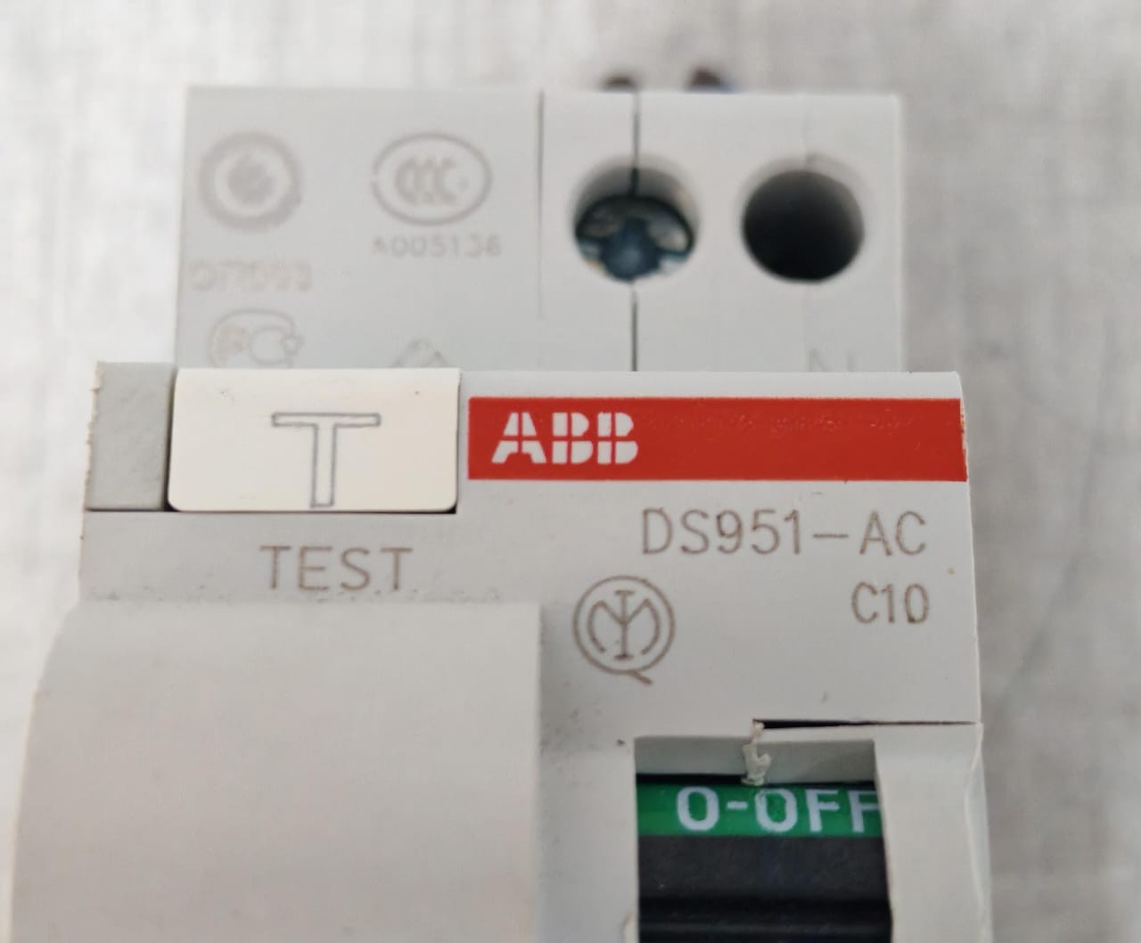 ABB EB-1369 SET 2 PIECES ABB DS951-AC C10 EB 1369 CIRCUIT BREAKER TEST BUTTON 230V 2