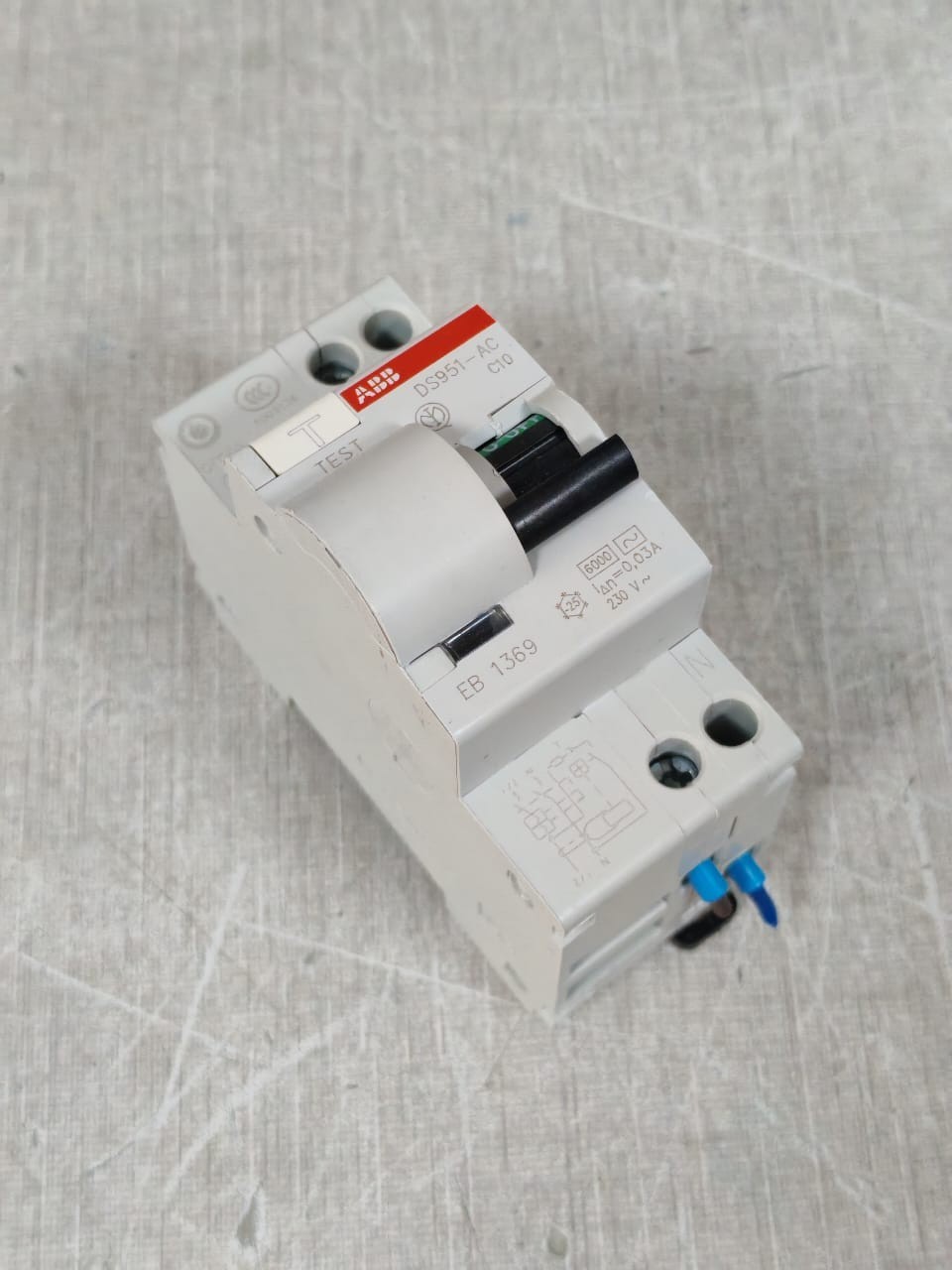 ABB EB-1369 SET 2 PIECES ABB DS951-AC C10 EB 1369 CIRCUIT BREAKER TEST BUTTON 230V 4