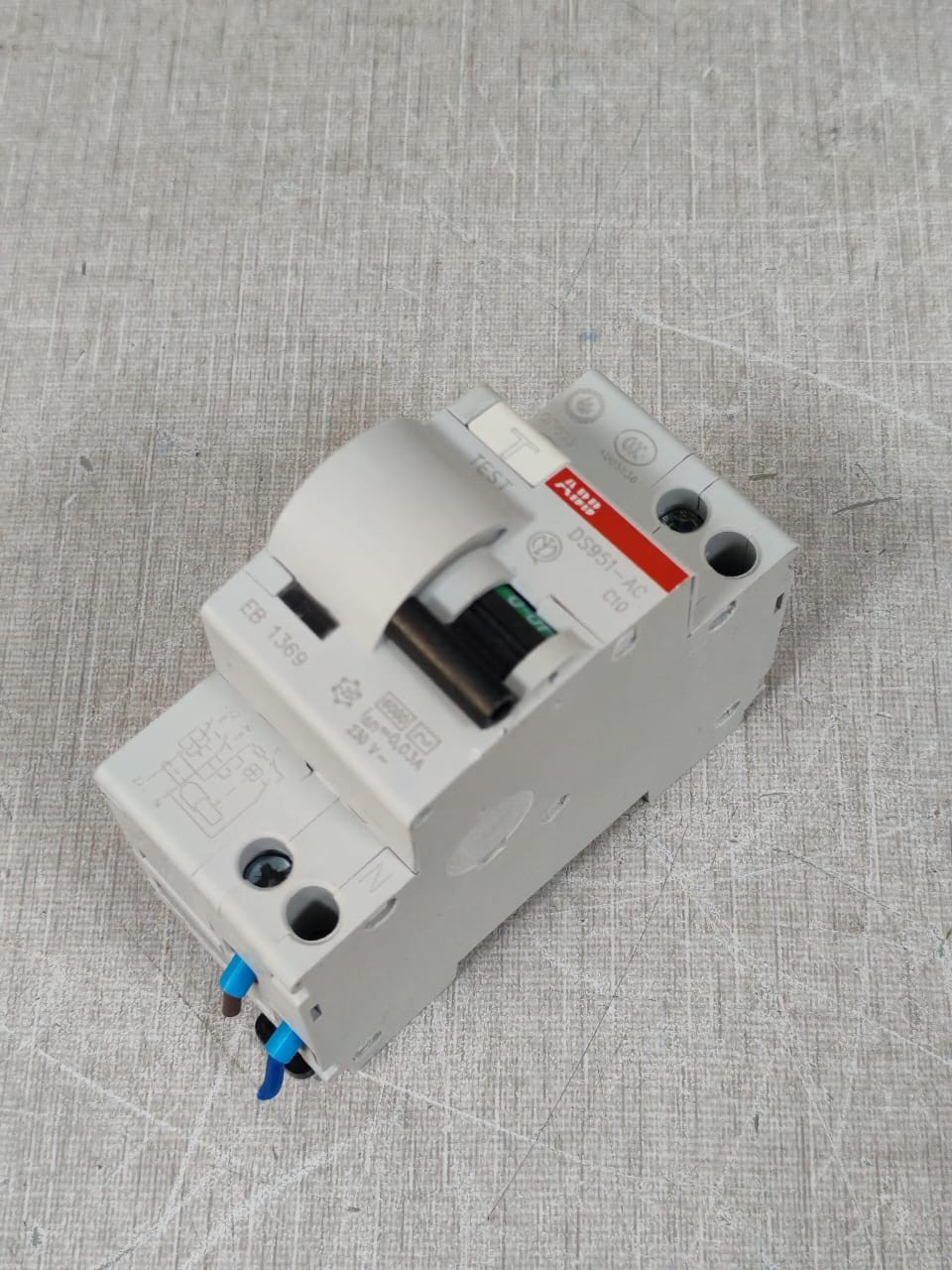 ABB EB-1369 SET 2 PIECES ABB DS951-AC C10 EB 1369 CIRCUIT BREAKER TEST BUTTON 230V 5