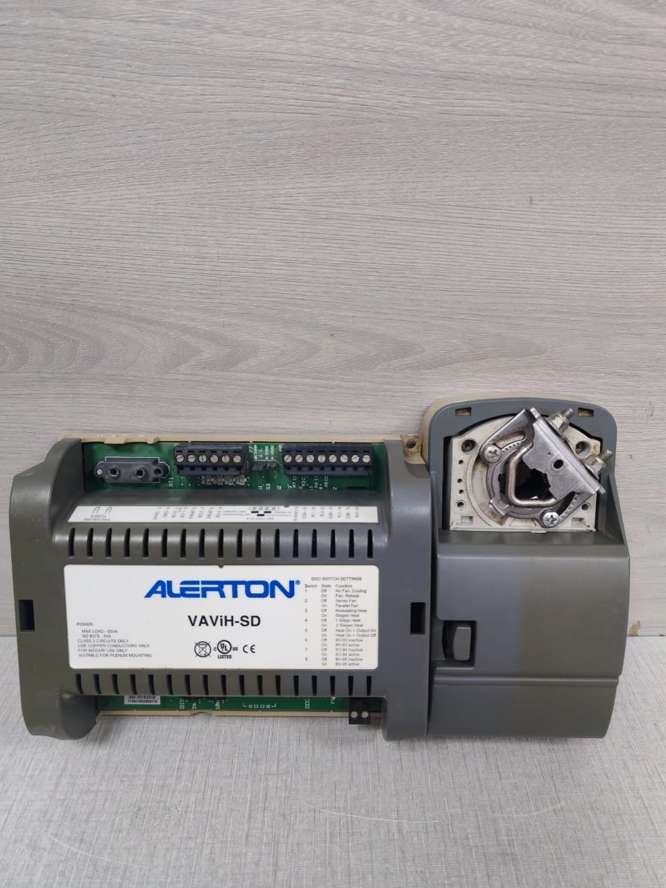 ALERTON 50027210-001 ALERTON VAVIH-SD VAV CONTROLLER WITH ACTUATOR 50027210-001 REV.A 2