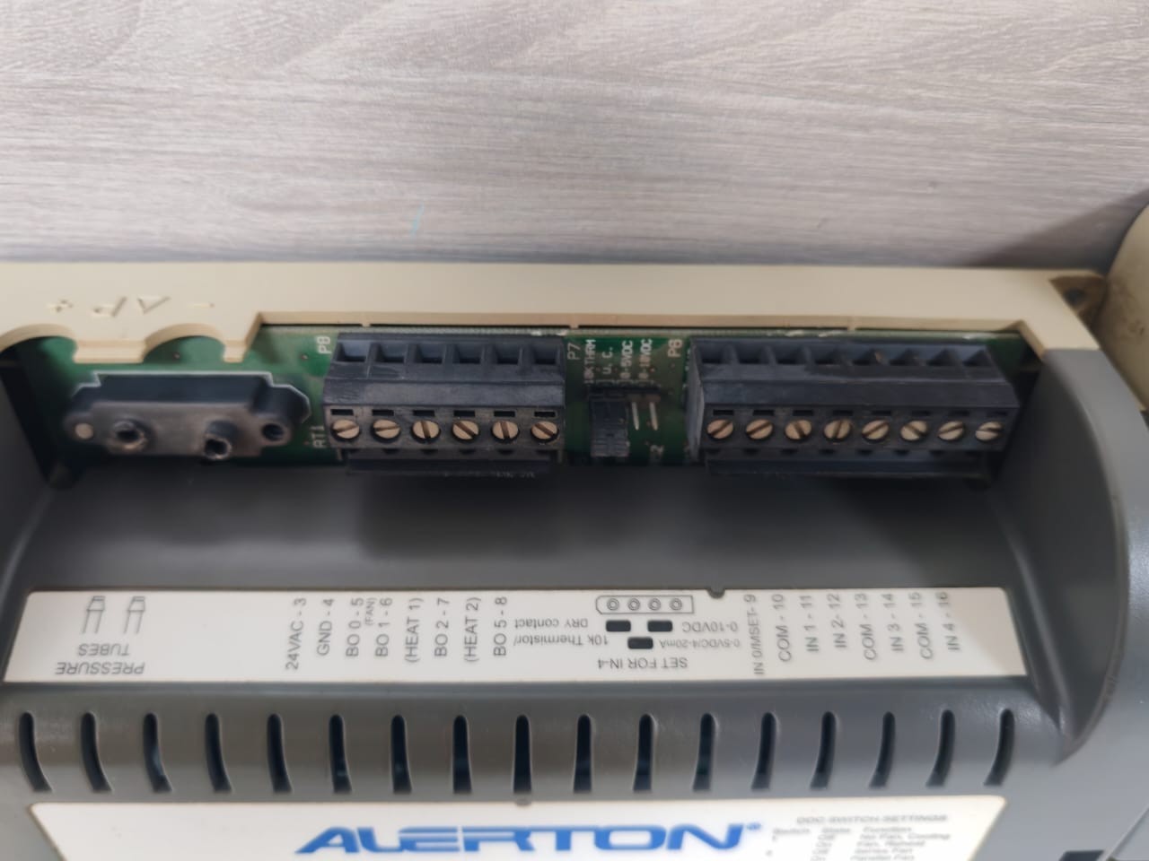 ALERTON 50027210-001 ALERTON VAVIH-SD VAV CONTROLLER WITH ACTUATOR 50027210-001 REV.A 4